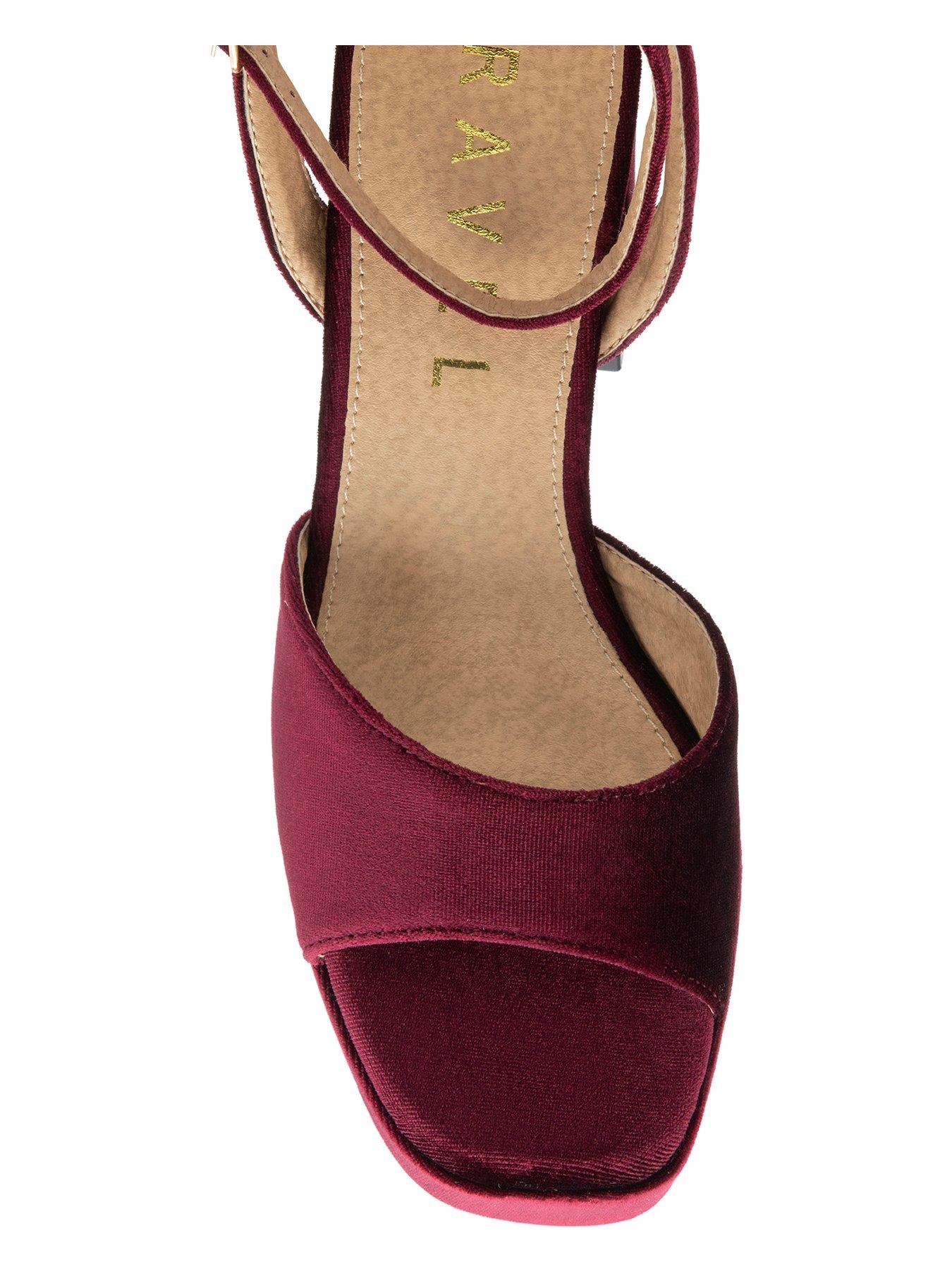 ravel-surina-velvet-platform-heels-burgundyoutfit