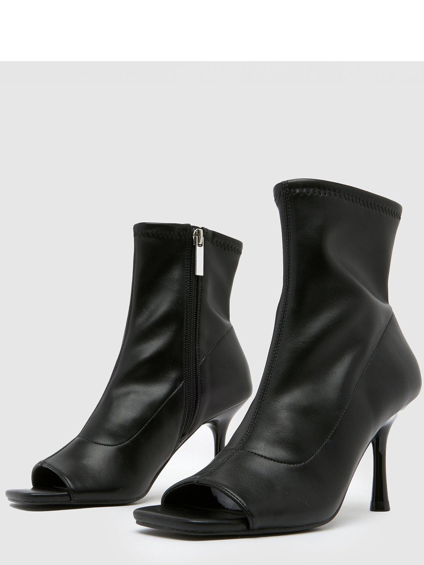 schuh-beatrice-peep-toe-boot-blackoutfit