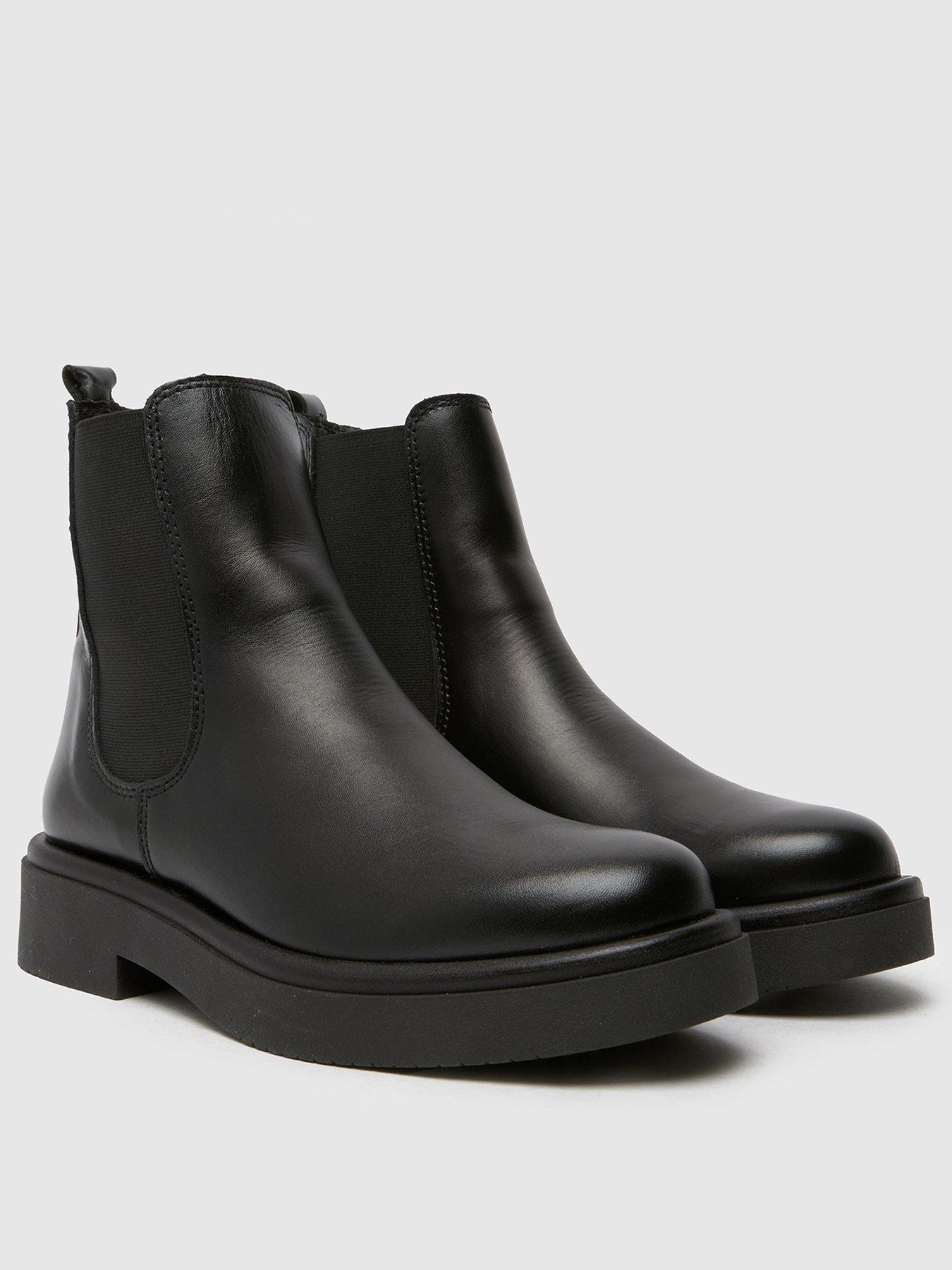 schuh-camille-leather-chelsea-boot-blackstillFront