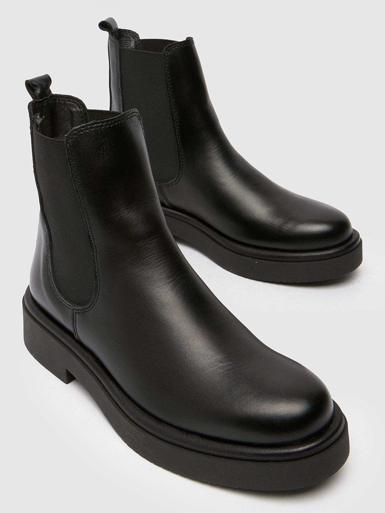 schuh-camille-leather-chelsea-boot-blackoutfit