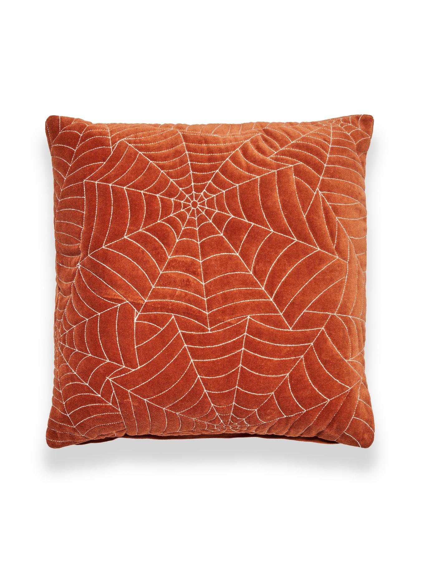 very-home-velvet-spiderweb-cushiondetail