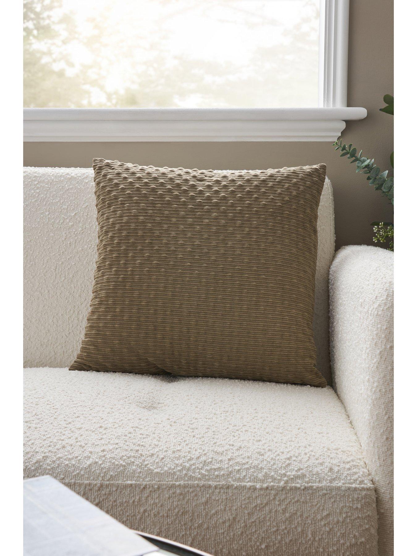 the-very-collection-bobble-cushion-45-x-45cmdetail