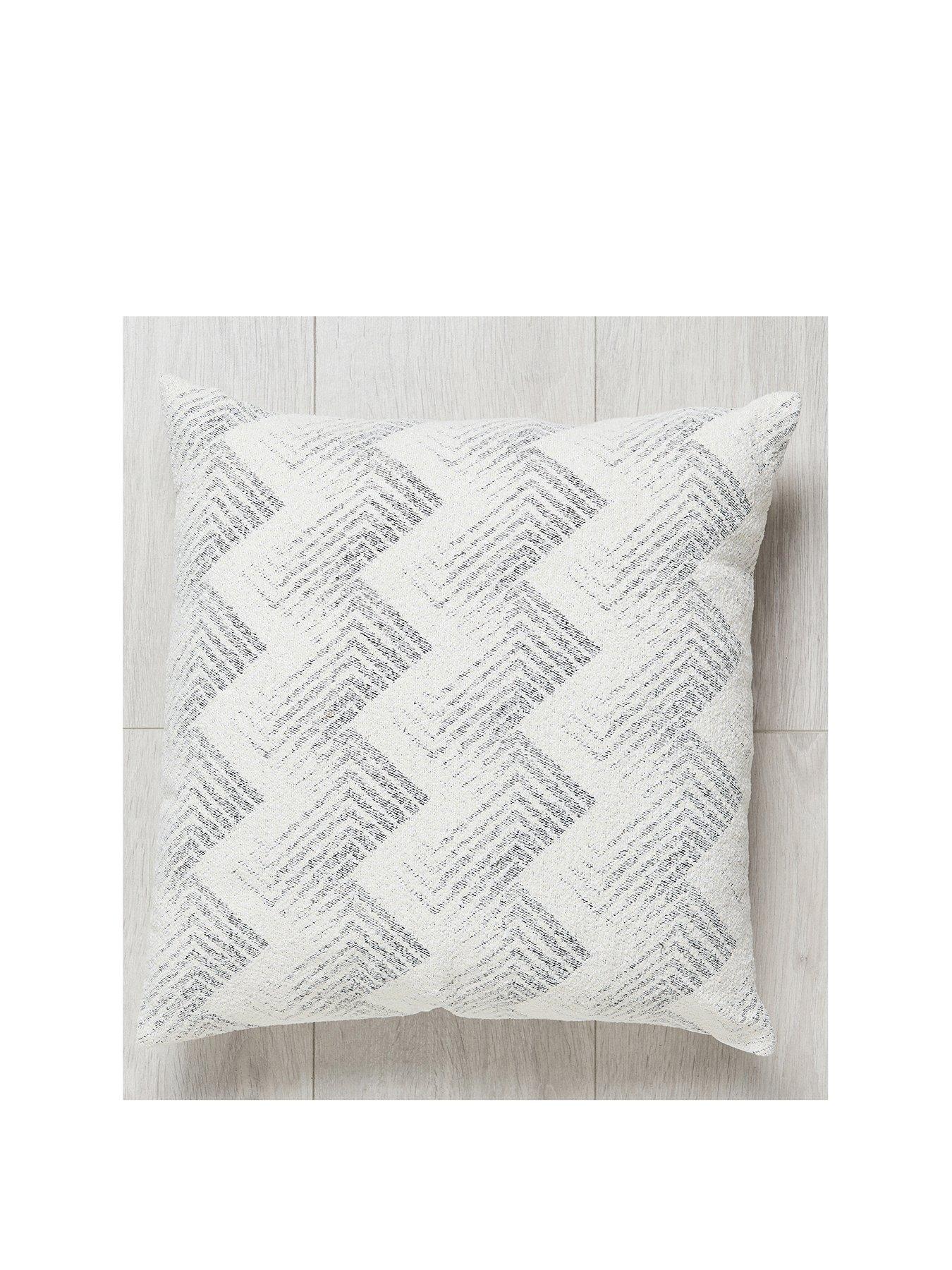 the-very-collection-geo-design-cushion-45-x-45cmstillFront