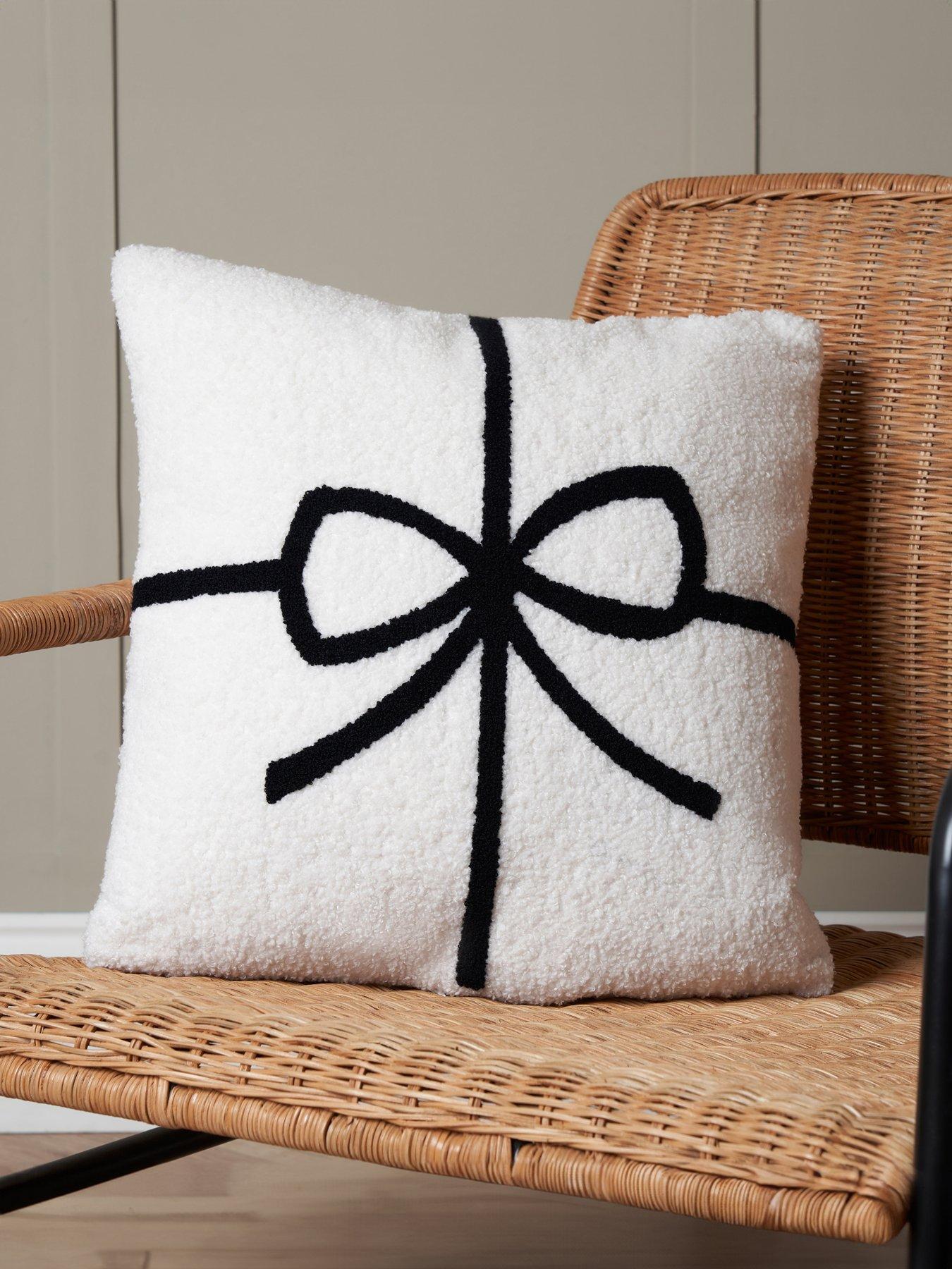 very-home-christmas-bow-tufted-cushion