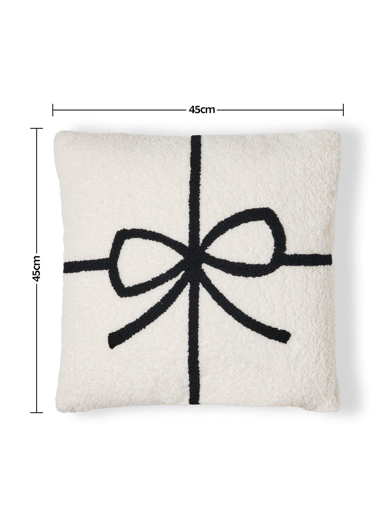 very-home-christmas-bow-tufted-cushiondetail