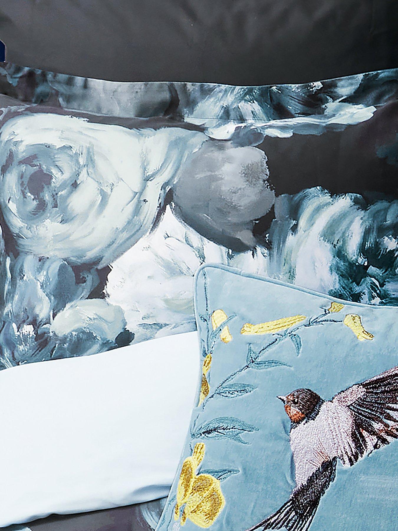 ted-baker-painted-blooms-duvet-cover-setdetail