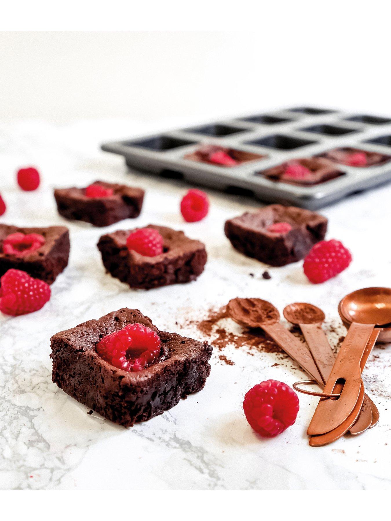 masterclass-non-stick-12-hole-brownie-tin-with-dividersback