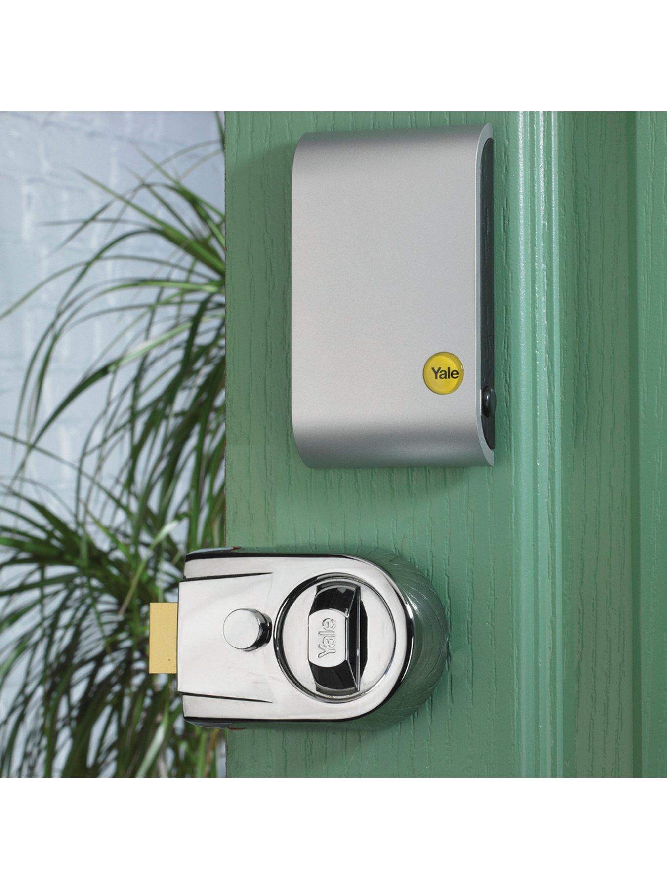 yale-yale-smart-door-lock-keyless-connected-matt-blackdetail