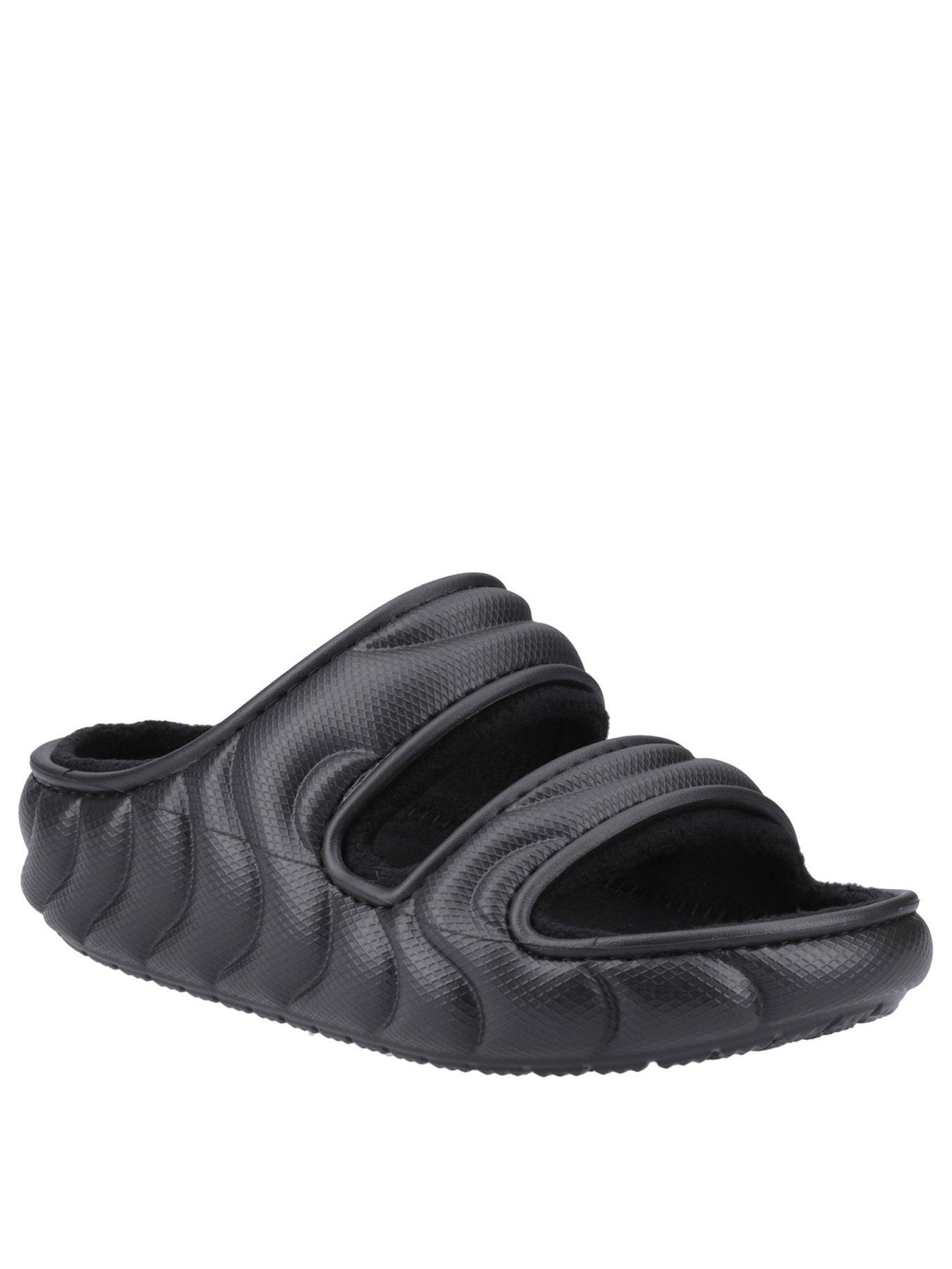 crocs-classic-cozzzy-overpuff-sandal-blackstillFront