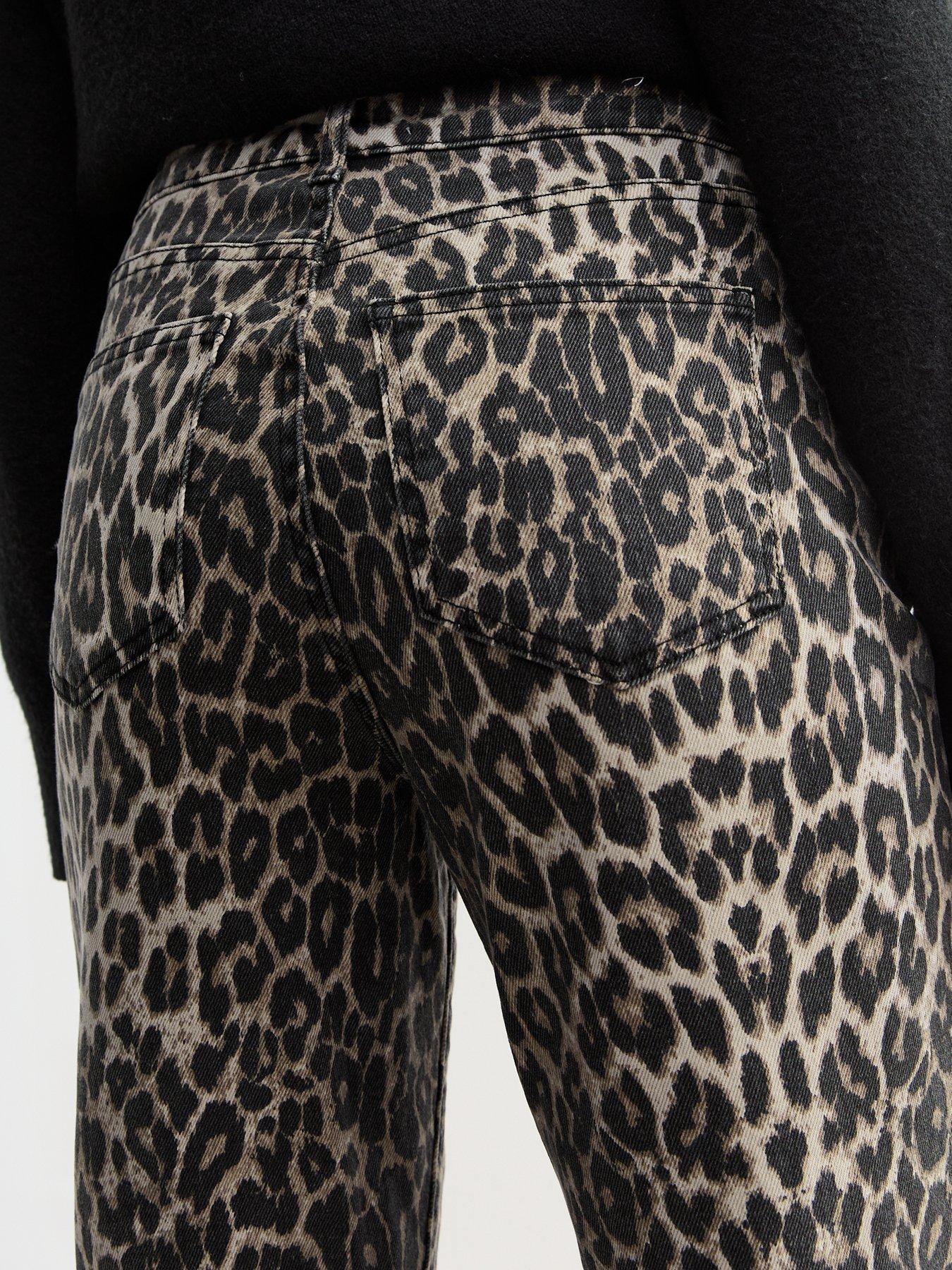 new-look-brown-leopard-print-straight-leg-jeansoutfit