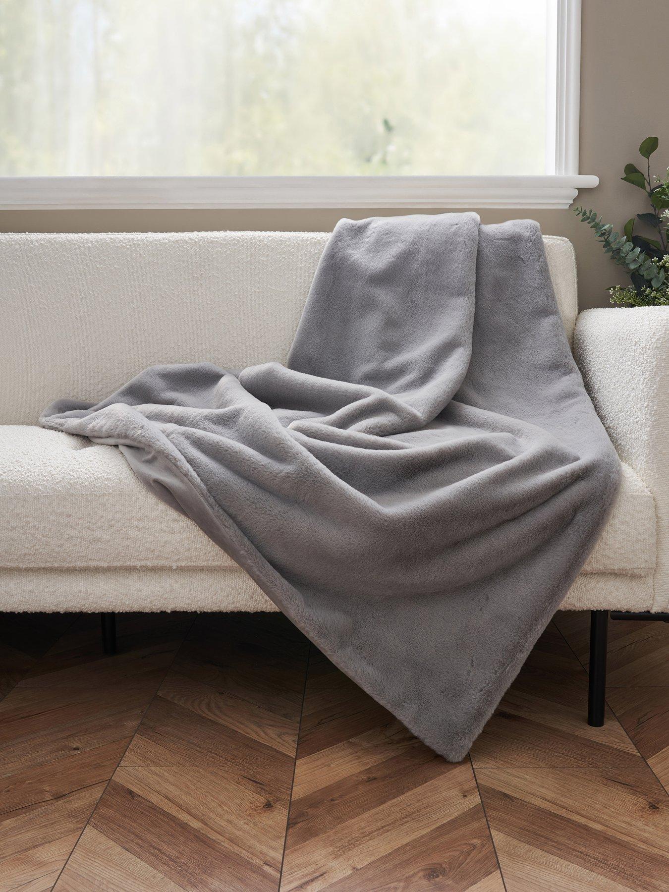 the-very-collection-faux-fur-velvet-throw-127-x-152cm