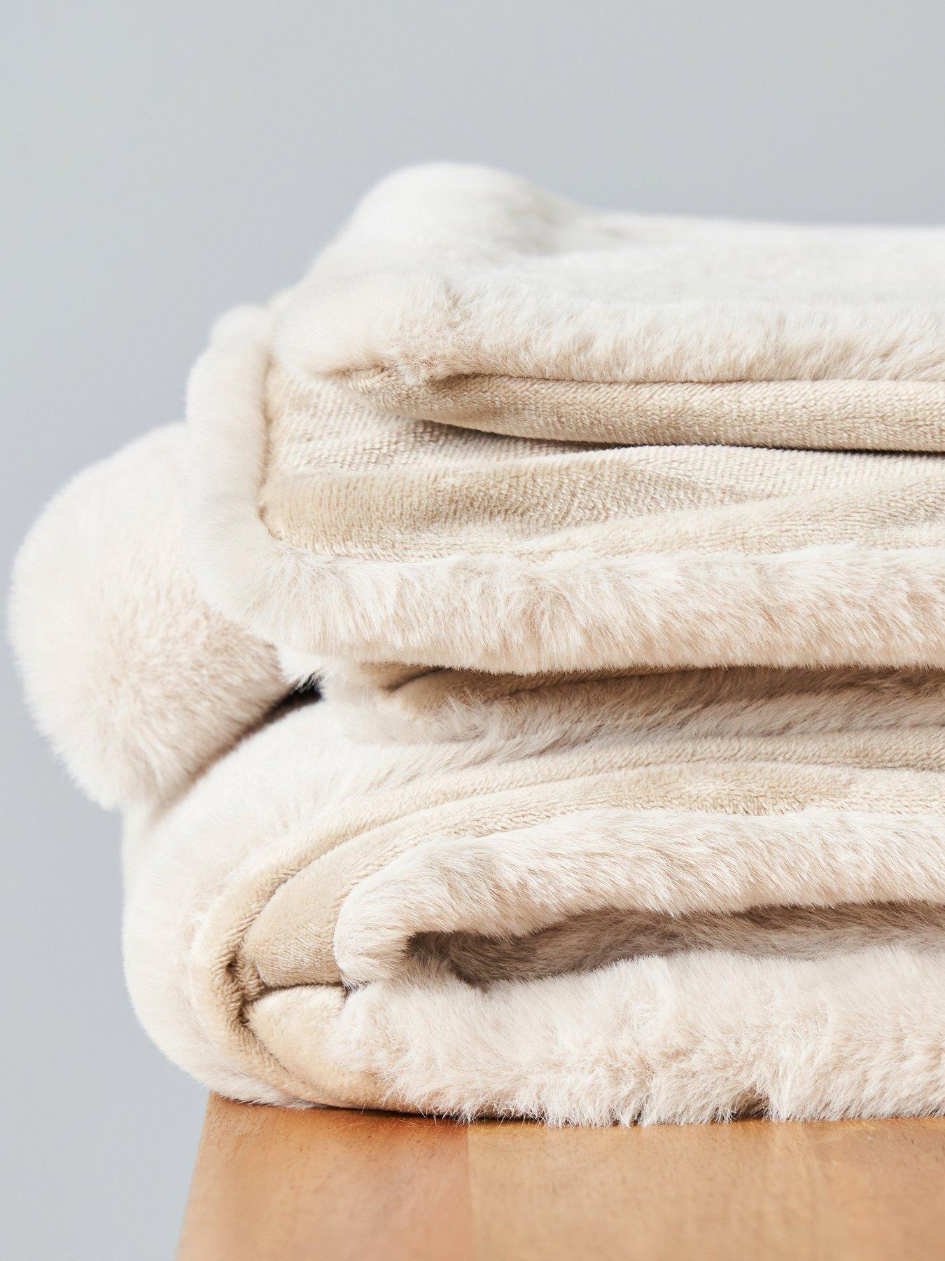 the-very-collection-faux-fur-velvet-throw-127-x-152cmback