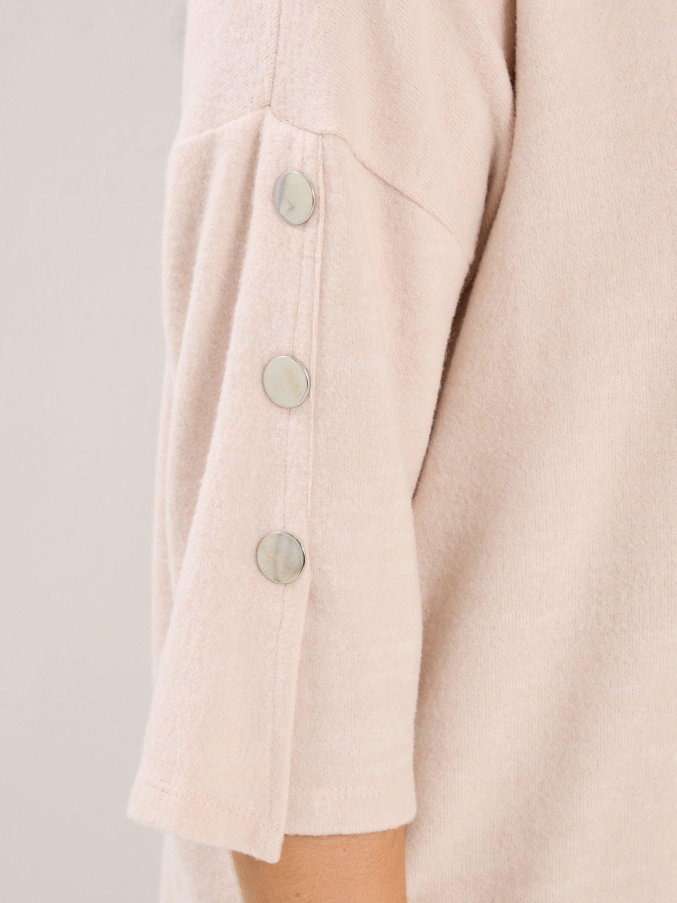 yours-curve-soft-touch-button-detail-topoutfit