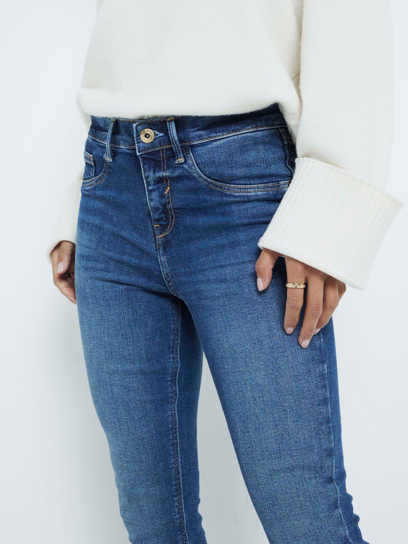 ri-petite-high-rise-skinny-jeans-medium-denimoutfit