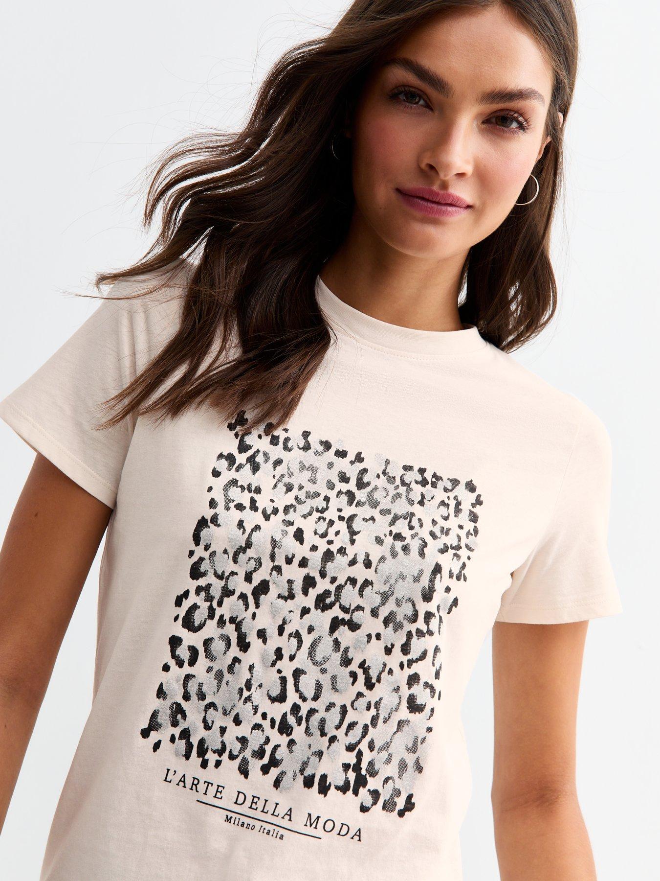 new-look-off-white-foil-leopard-print-graphic-t-shirtoutfit