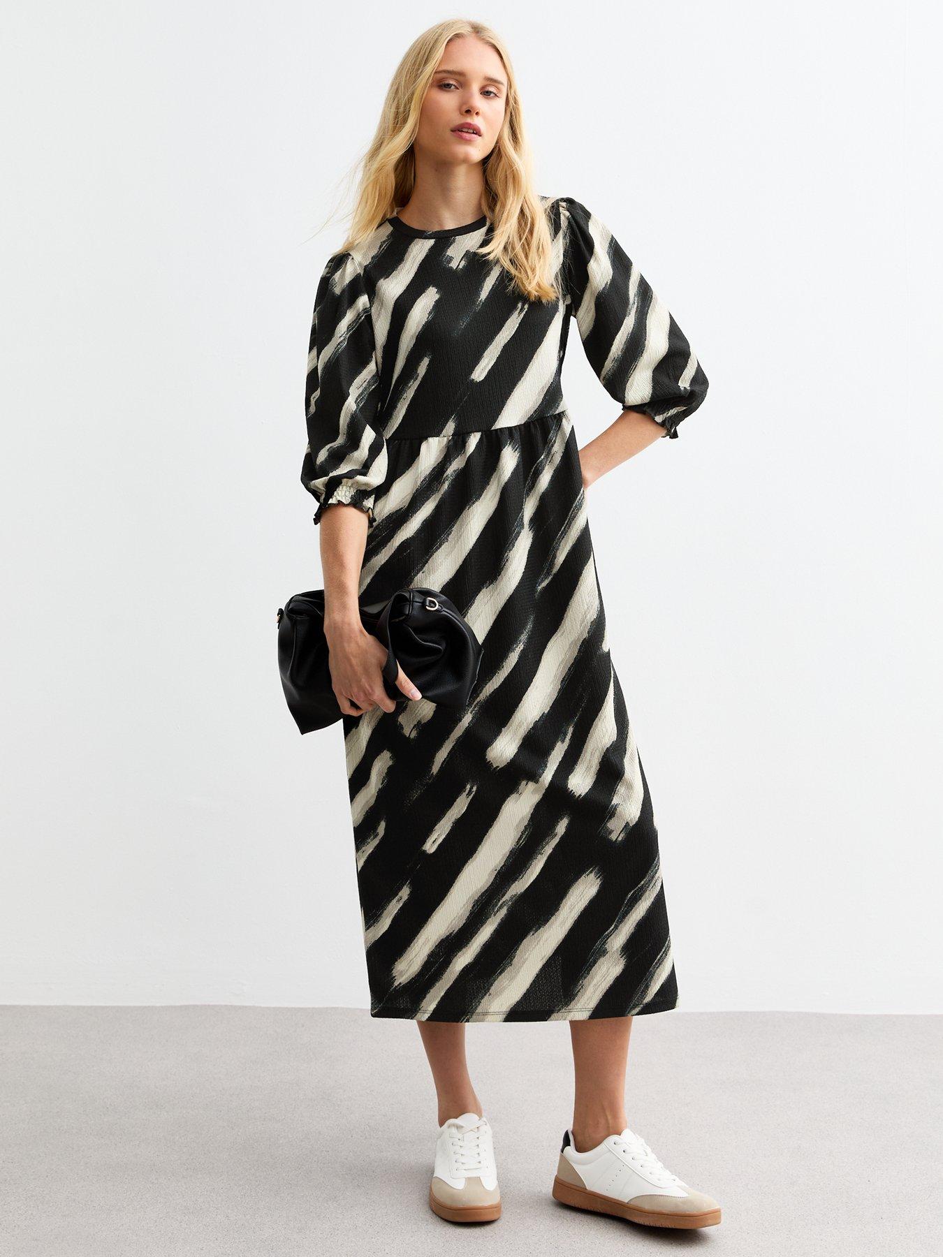 new-look-stripe-crinkle-midi-smock-dress-blackfront