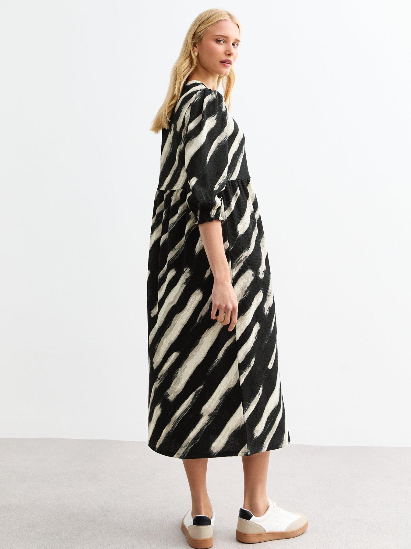 new-look-stripe-crinkle-midi-smock-dress-blackstillFront