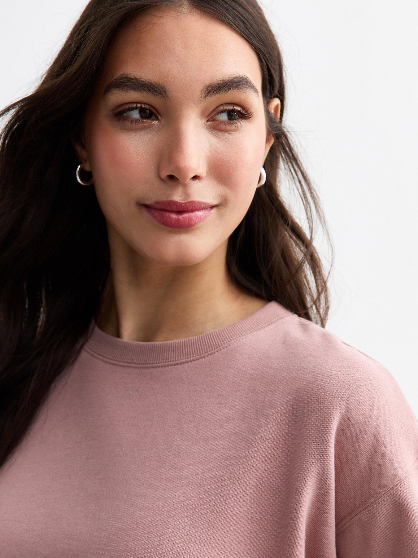 new-look-pink-crew-neck-cropped-sweatshirtoutfit