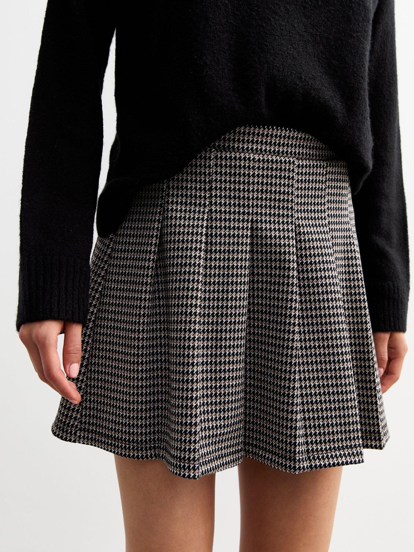 new-look-houndstooth-pleated-woven-mini-skirt-blackoutfit