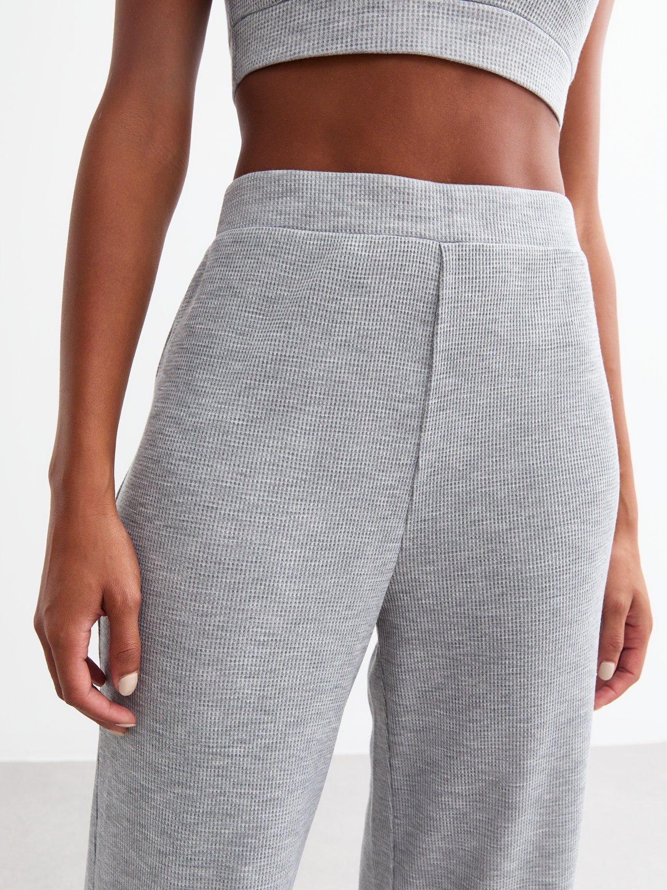 new-look-grey-waffle-rib-wide-leg-pyjama-joggersoutfit