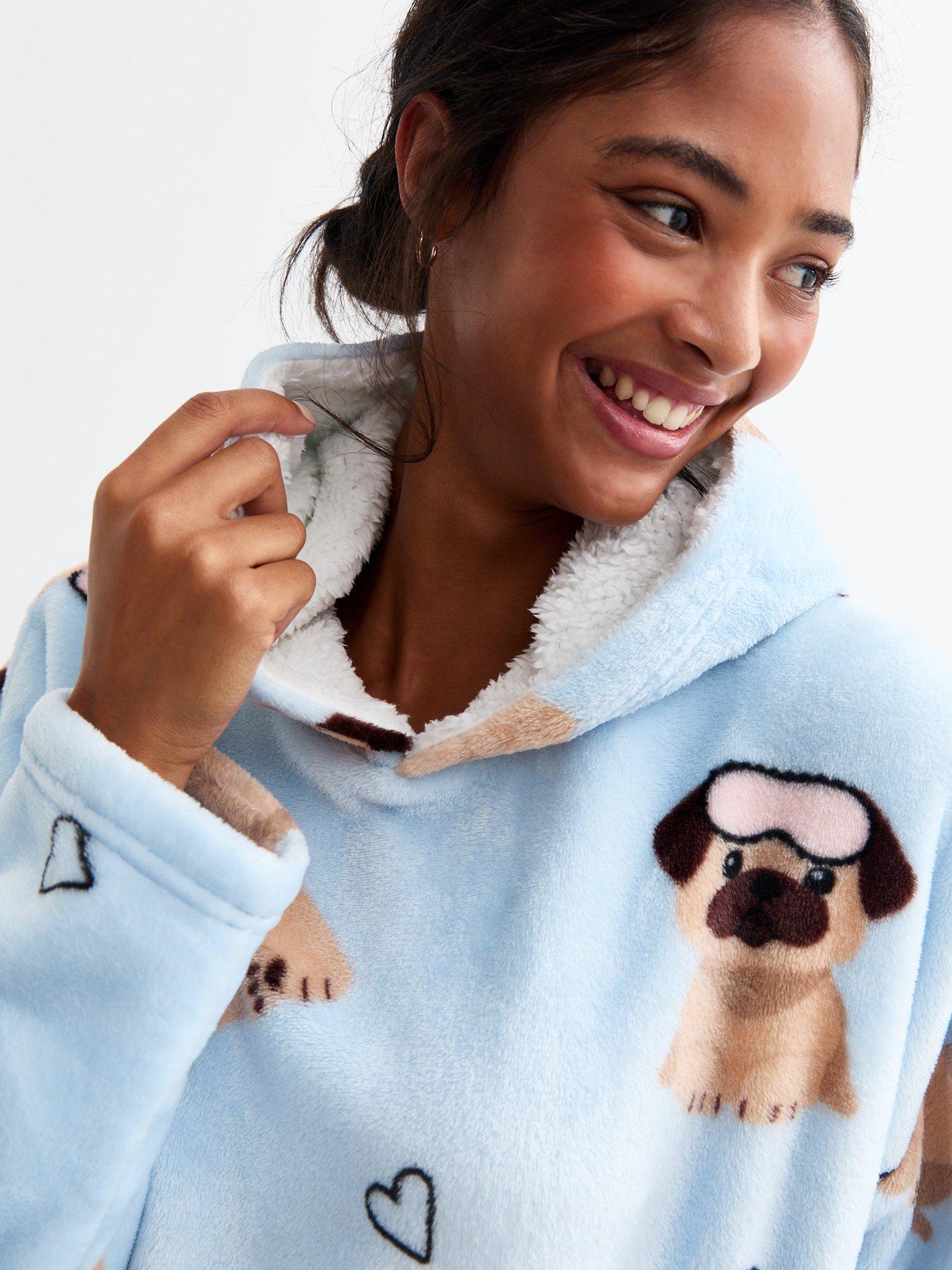 new-look-blue-oversized-pug-print-fleece-hoodieoutfit