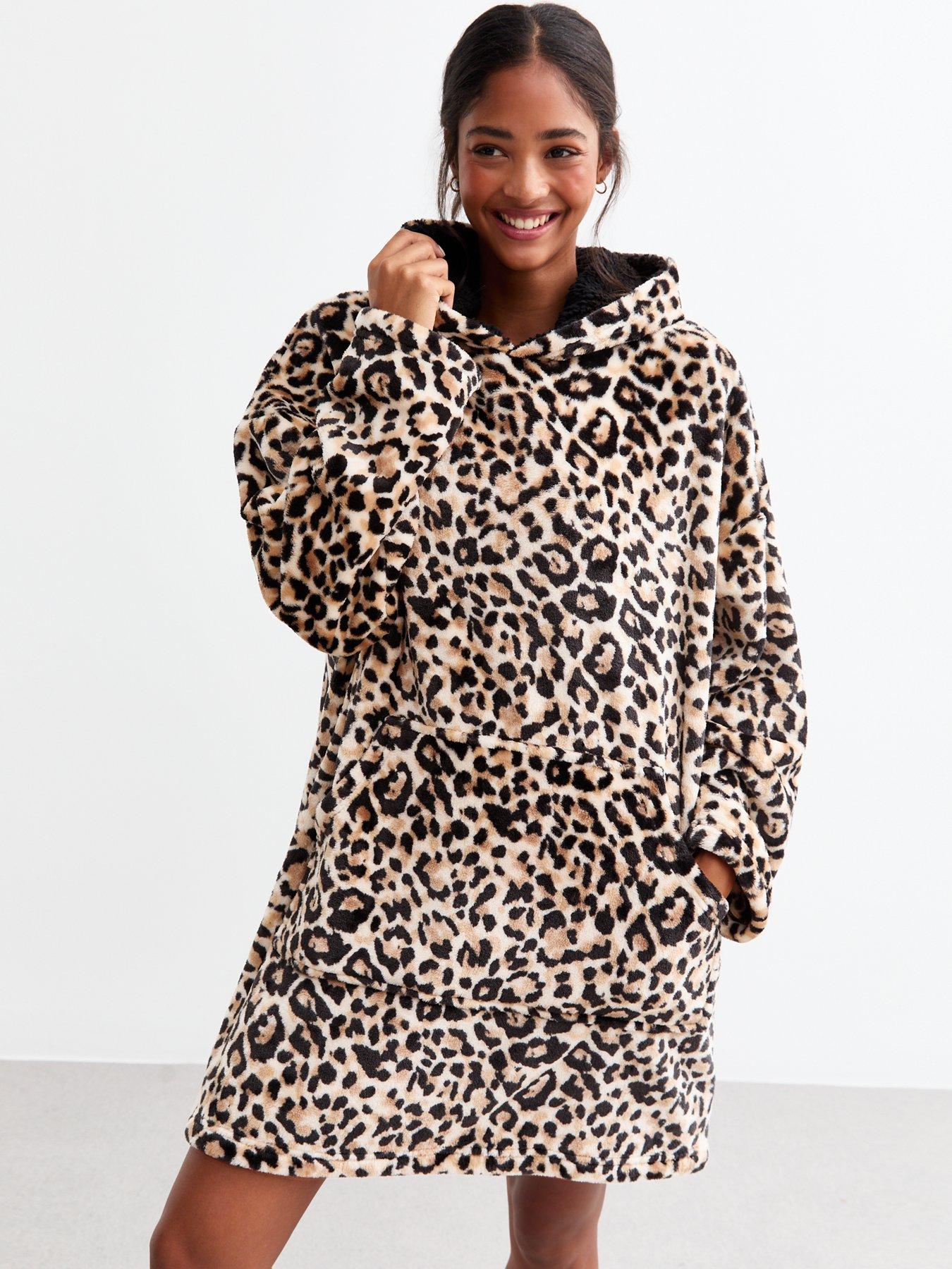 new-look-brown-oversized-leopard-print-fleece-hoodie