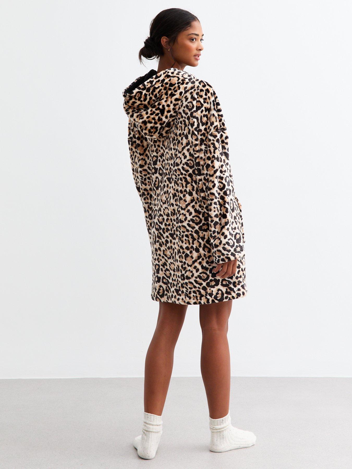 new-look-brown-oversized-leopard-print-fleece-hoodiestillFront