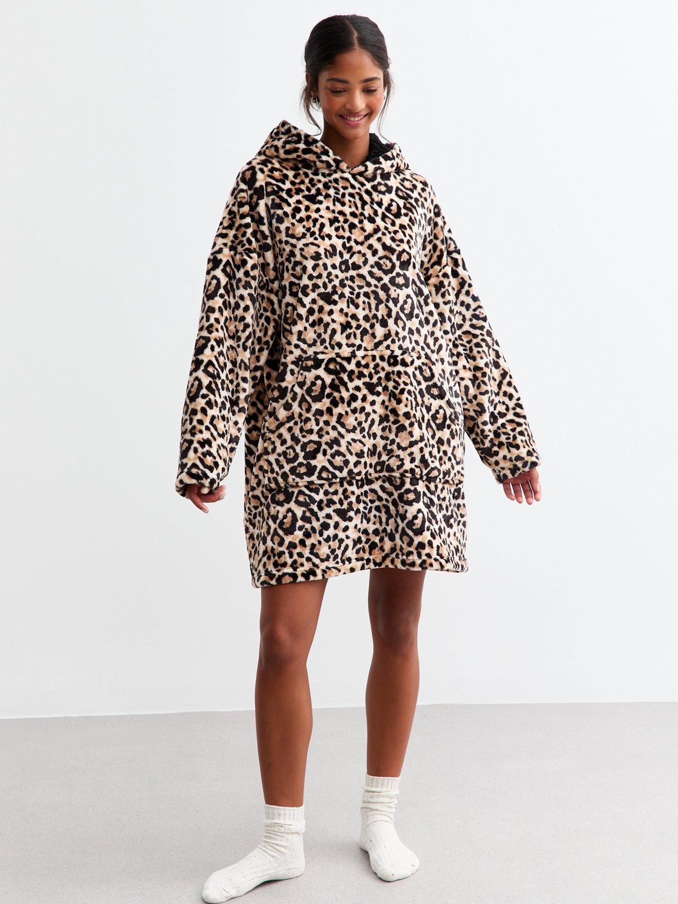 new-look-brown-oversized-leopard-print-fleece-hoodieback