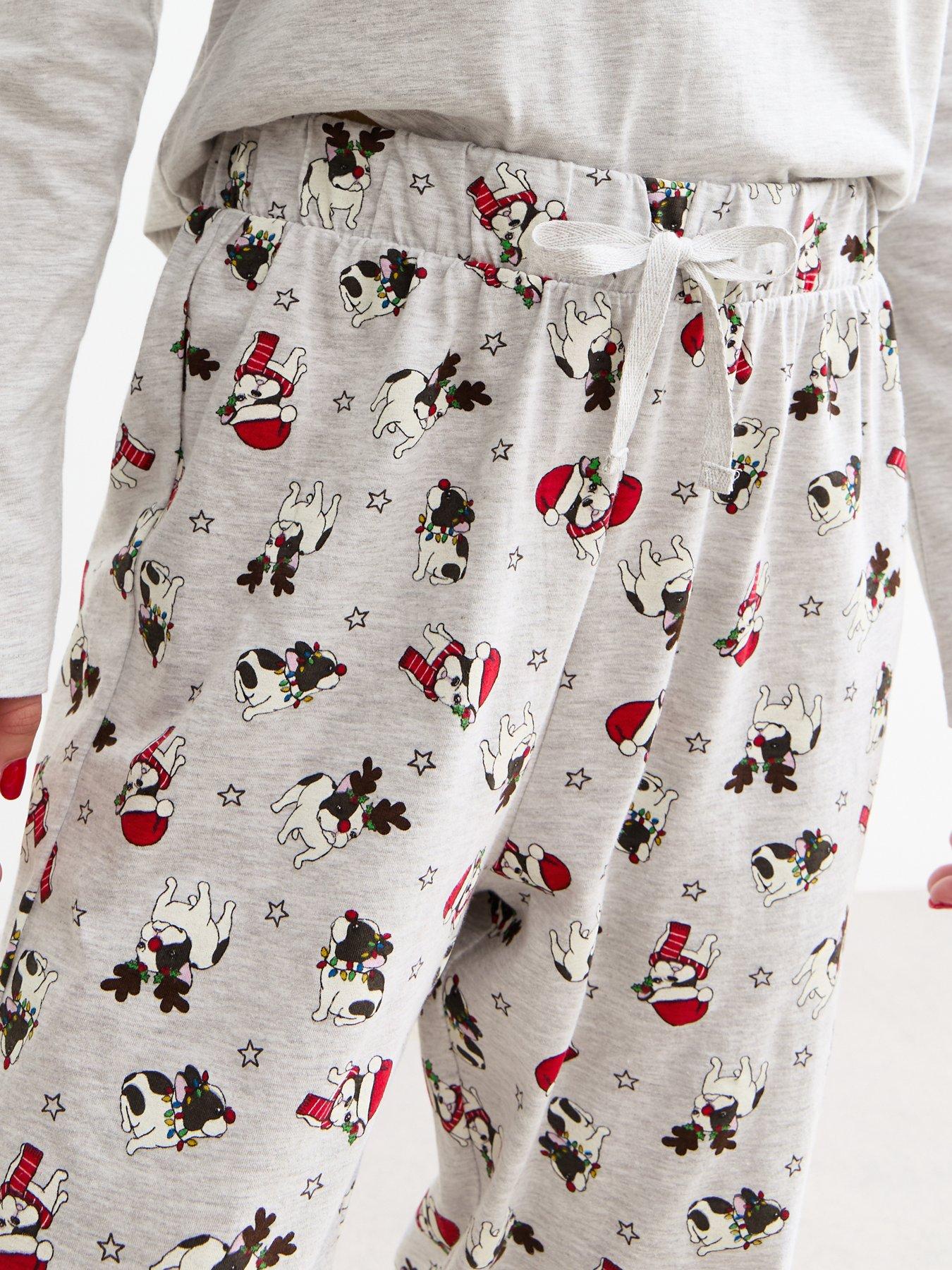 new-look-grey-cotton-blend-merry-kissmas-christmas-pyjama-setdetail