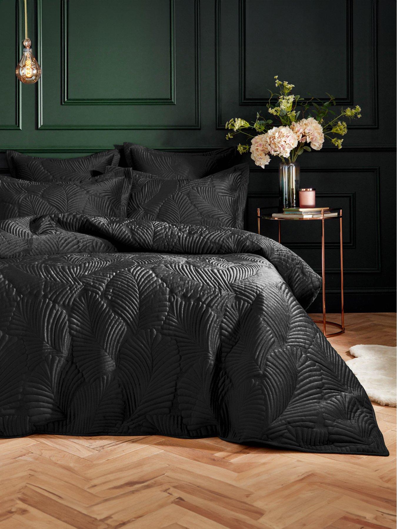 paoletti-palmeria-quilted-duvet-cover-set