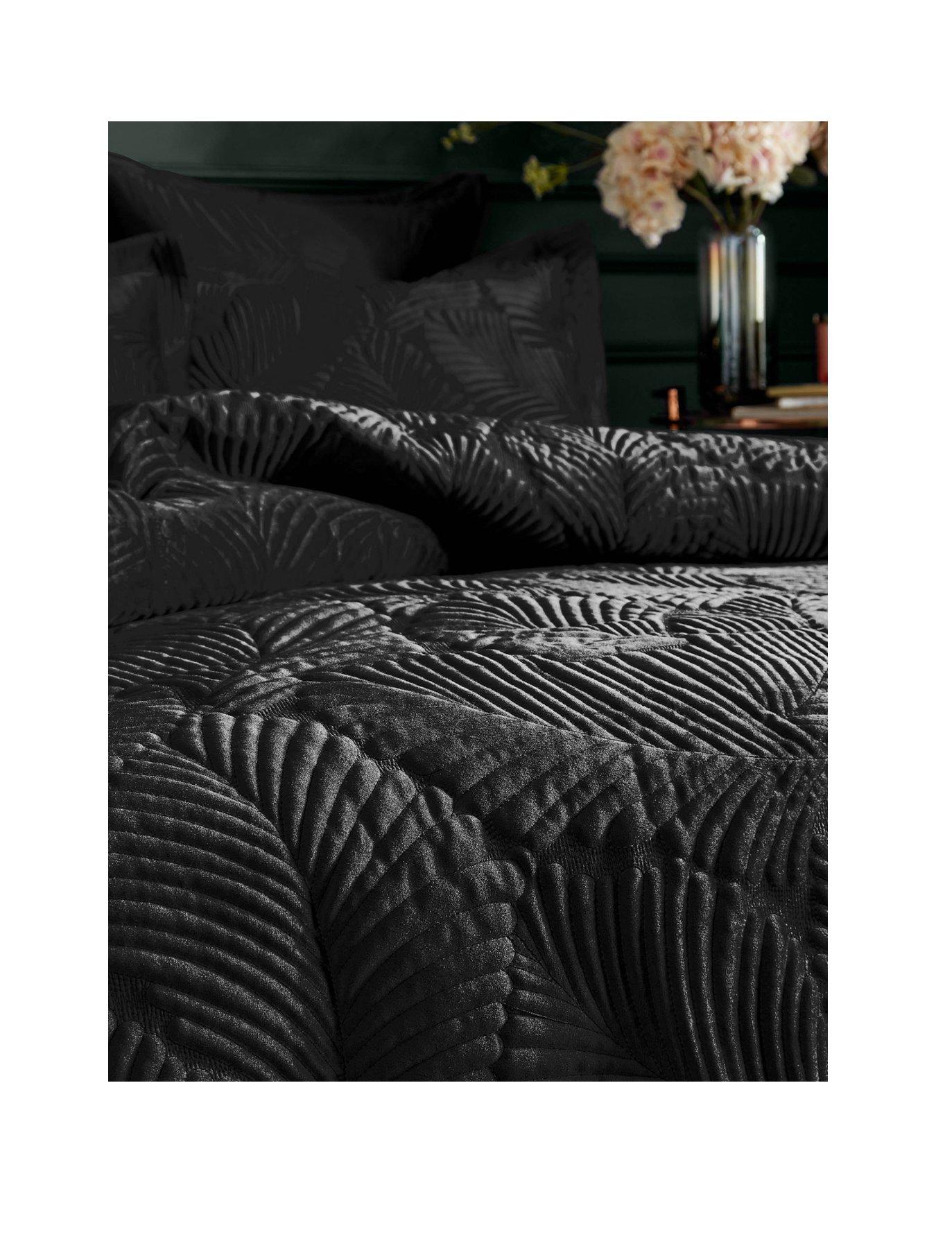 paoletti-palmeria-quilted-duvet-cover-setstillFront