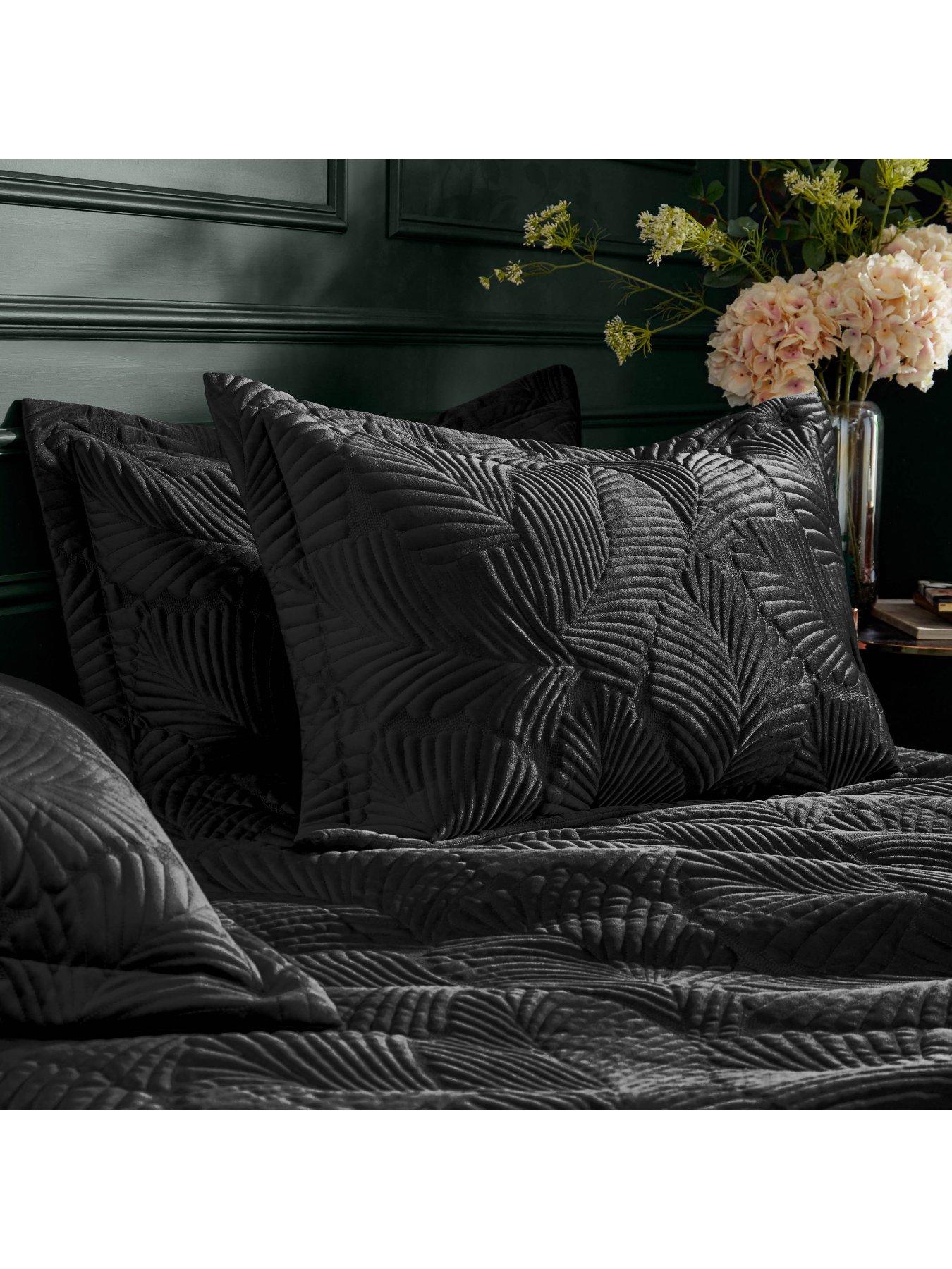 paoletti-palmeria-quilted-duvet-cover-setback