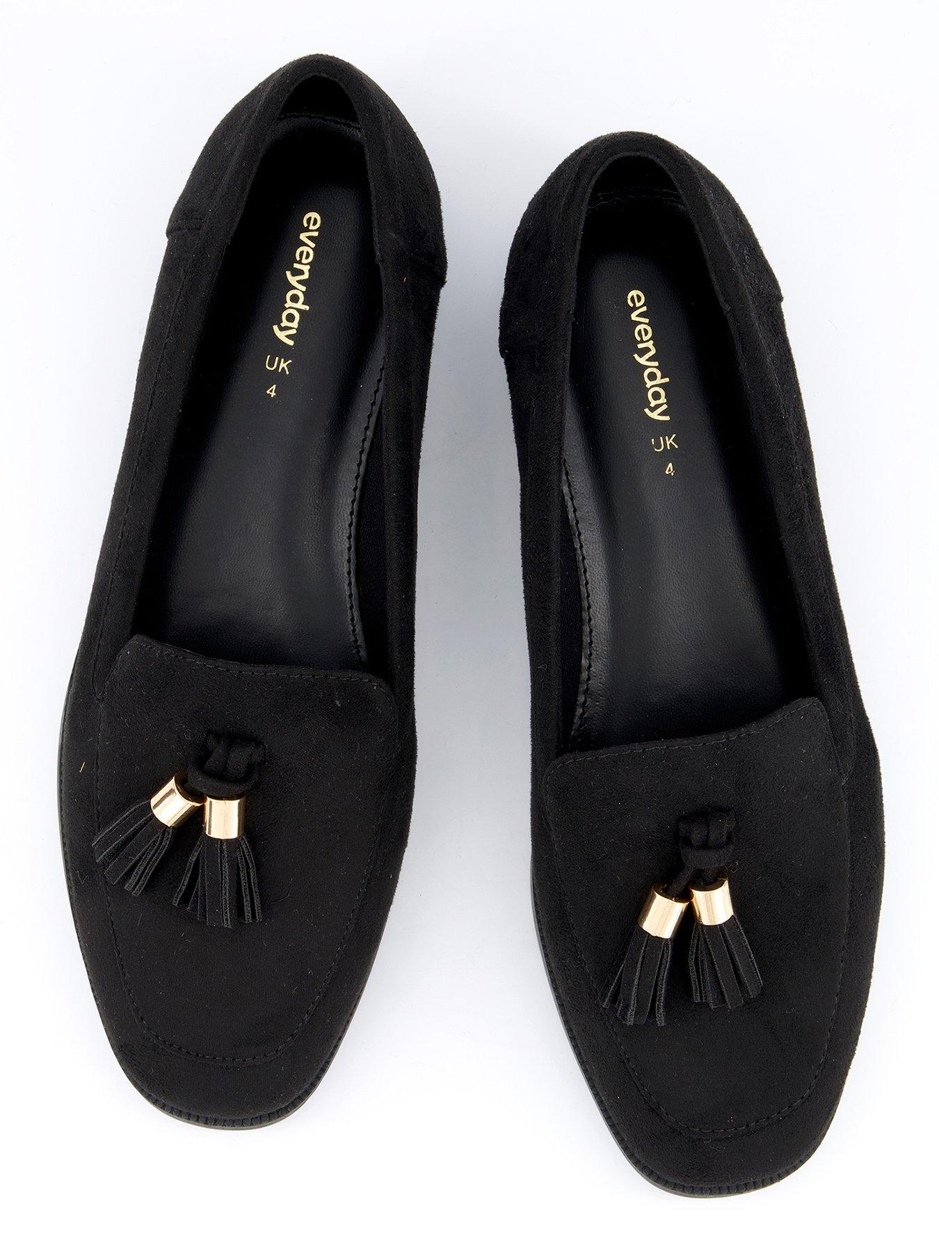 everyday-tassel-loafer-blackoutfit