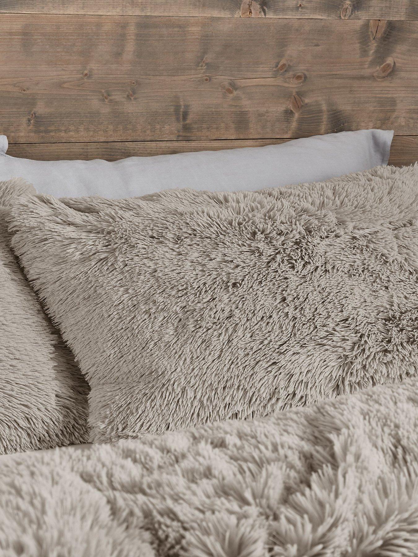 catherine-lansfield-cuddly-faux-fur-fleece-duvet-set--natural-kingback