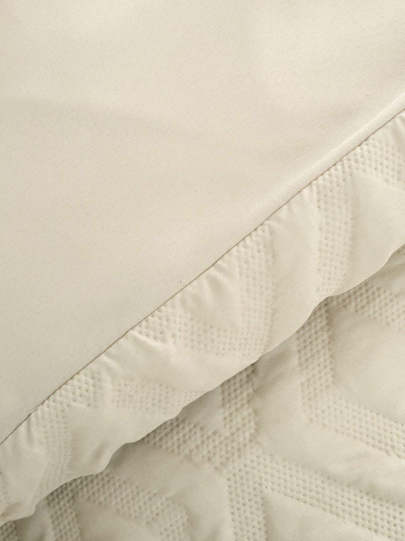 catherine-lansfield-jacob-geo-duvet-cover-set-in-naturaldetail