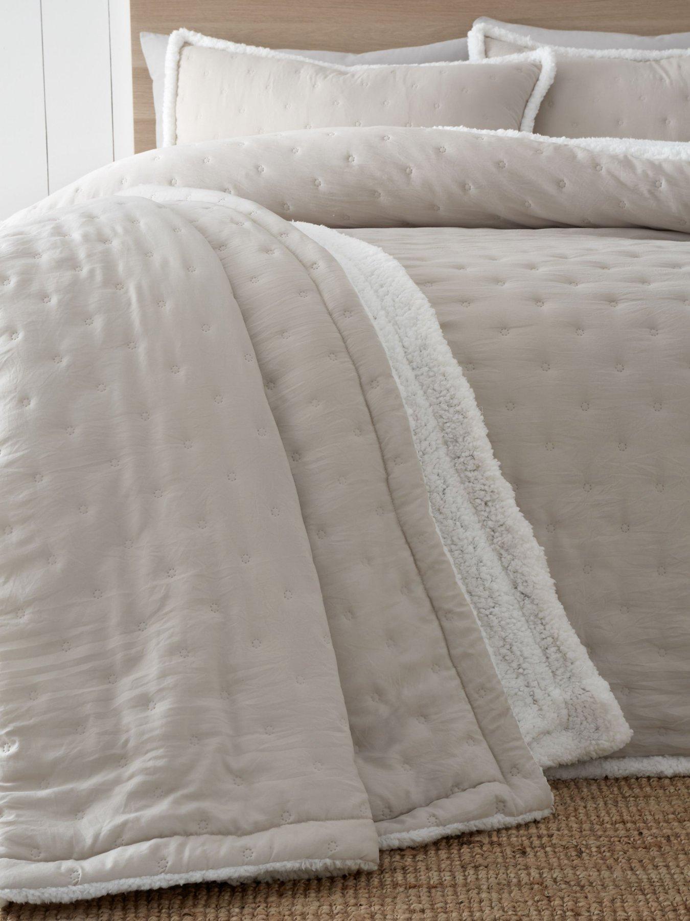 undefined Cosy Nori Sherpa Bedspread Throw
