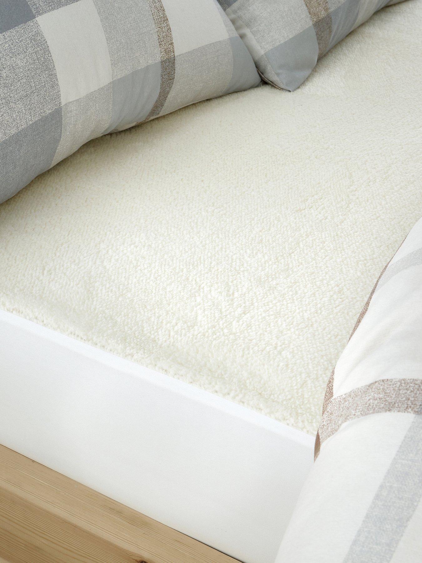 catherine-lansfield-thermal-fitted-underfleece-blanket-cream