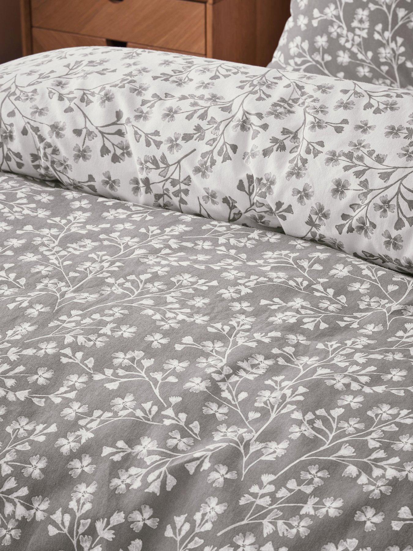 catherine-lansfield-brushed-grace-floral-leaf-grey-duvet-set--singledetail