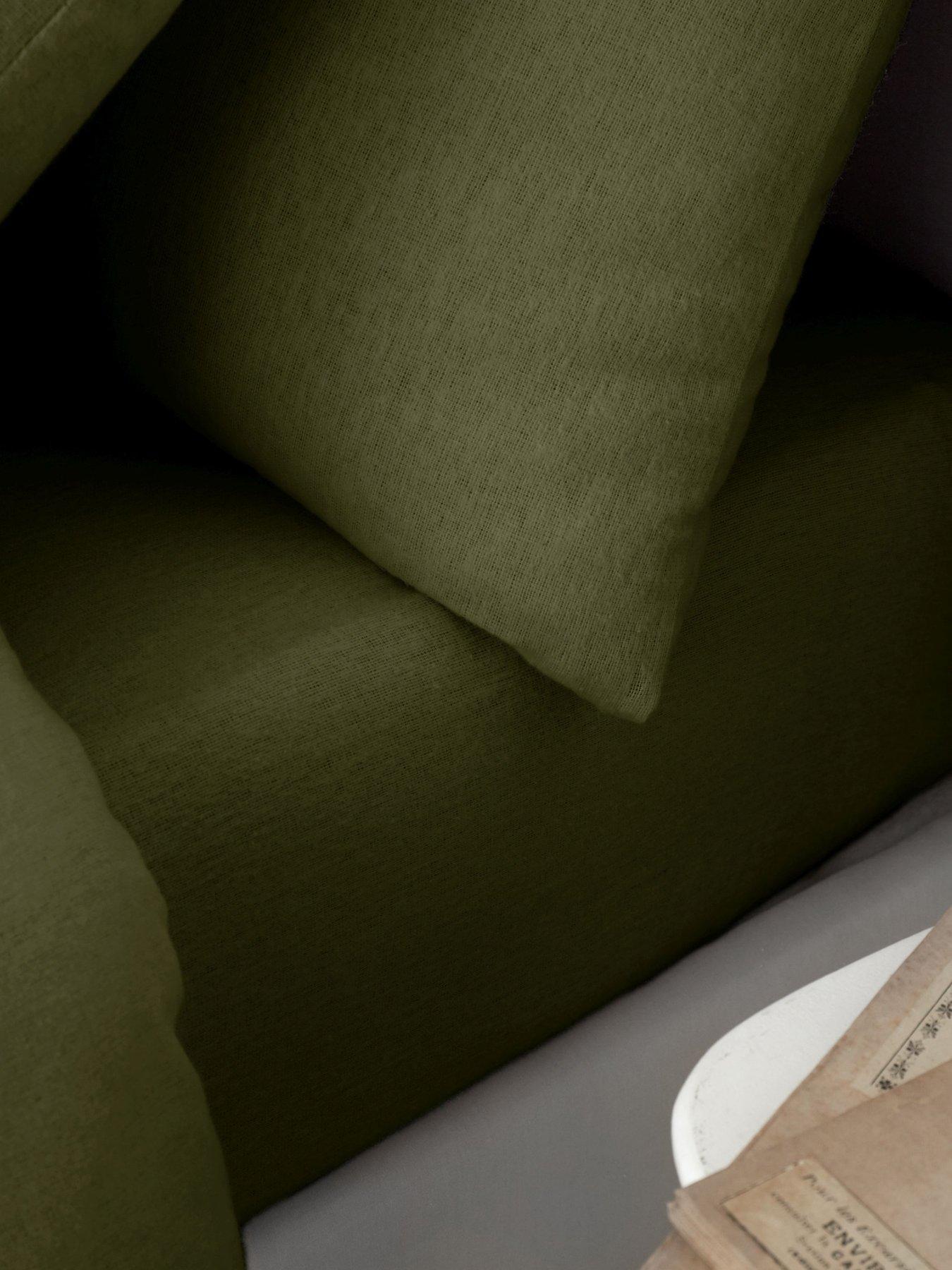 Catherine Lansfield Brushed 100% Cotton Fitted Sheet in Green