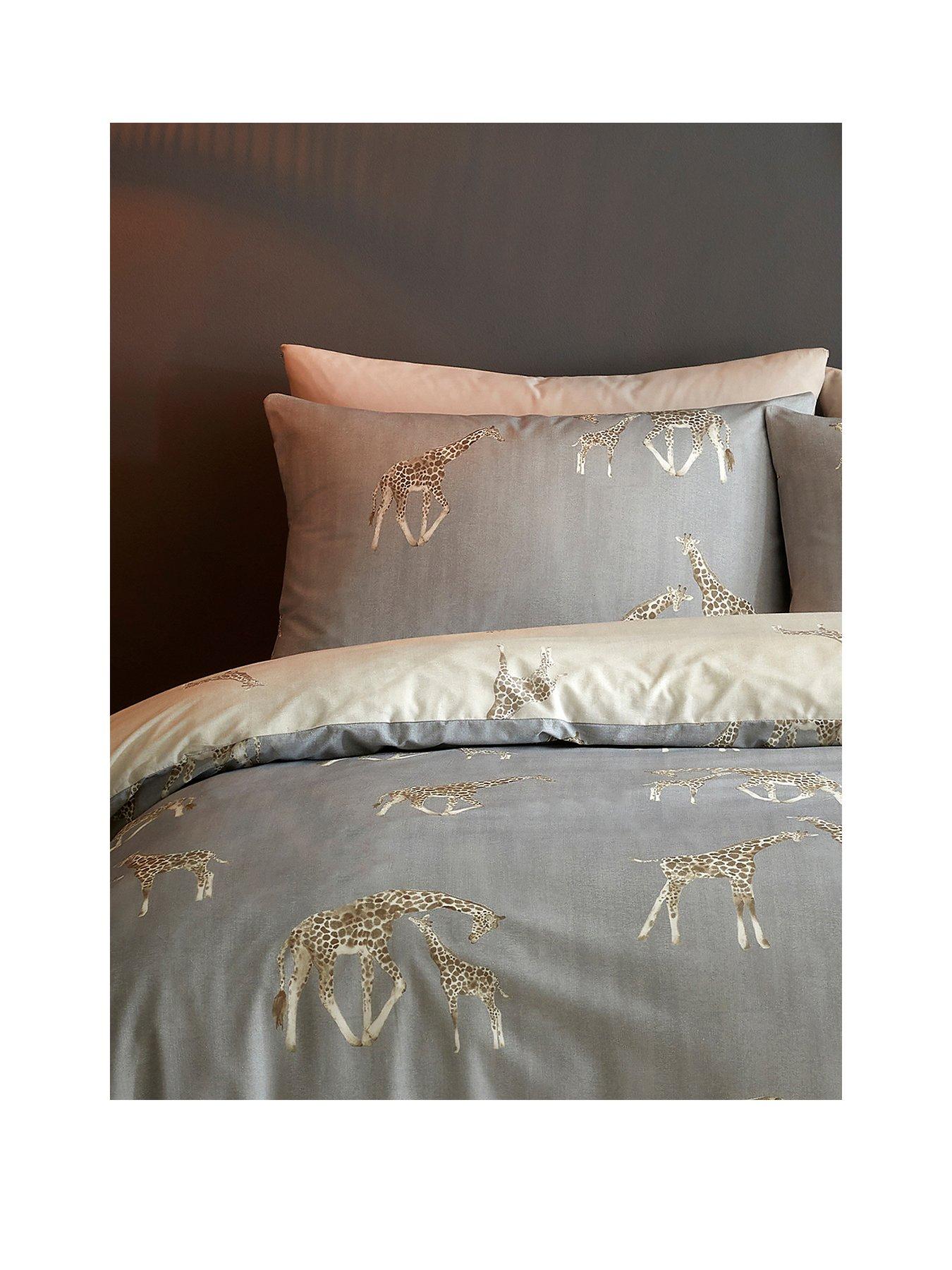 fusion-milo-giraffe-reversible-duvet-set-greystillFront