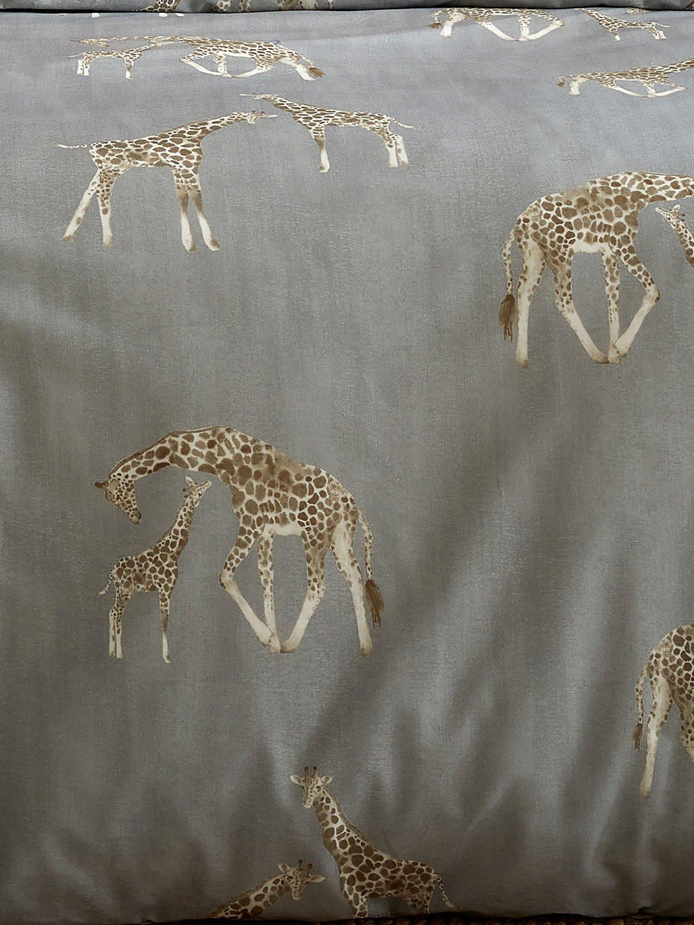 fusion-milo-giraffe-reversible-duvet-set-greyoutfit