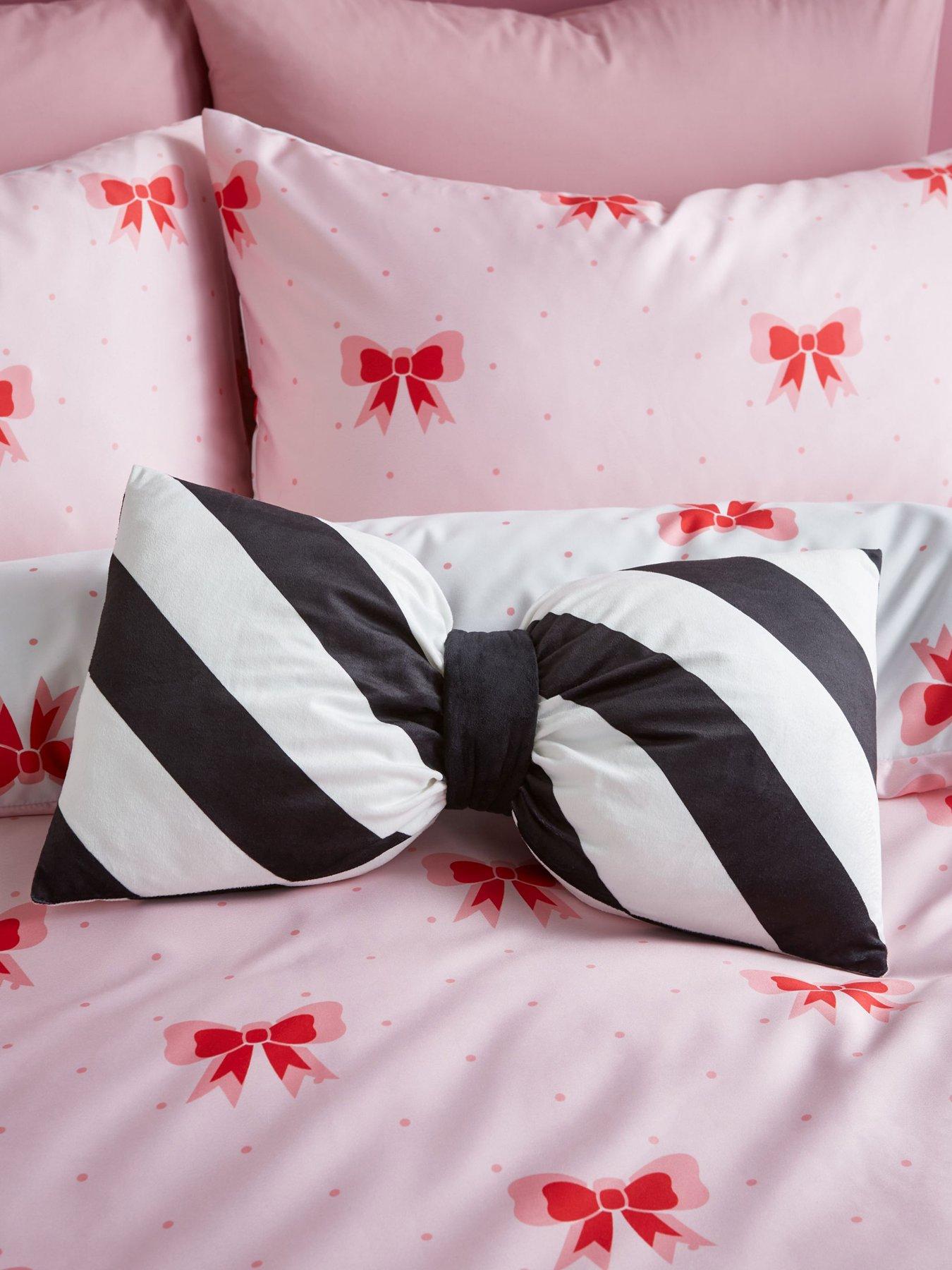 sassy-b-dotty-bows-3d-cushion--blackwhite