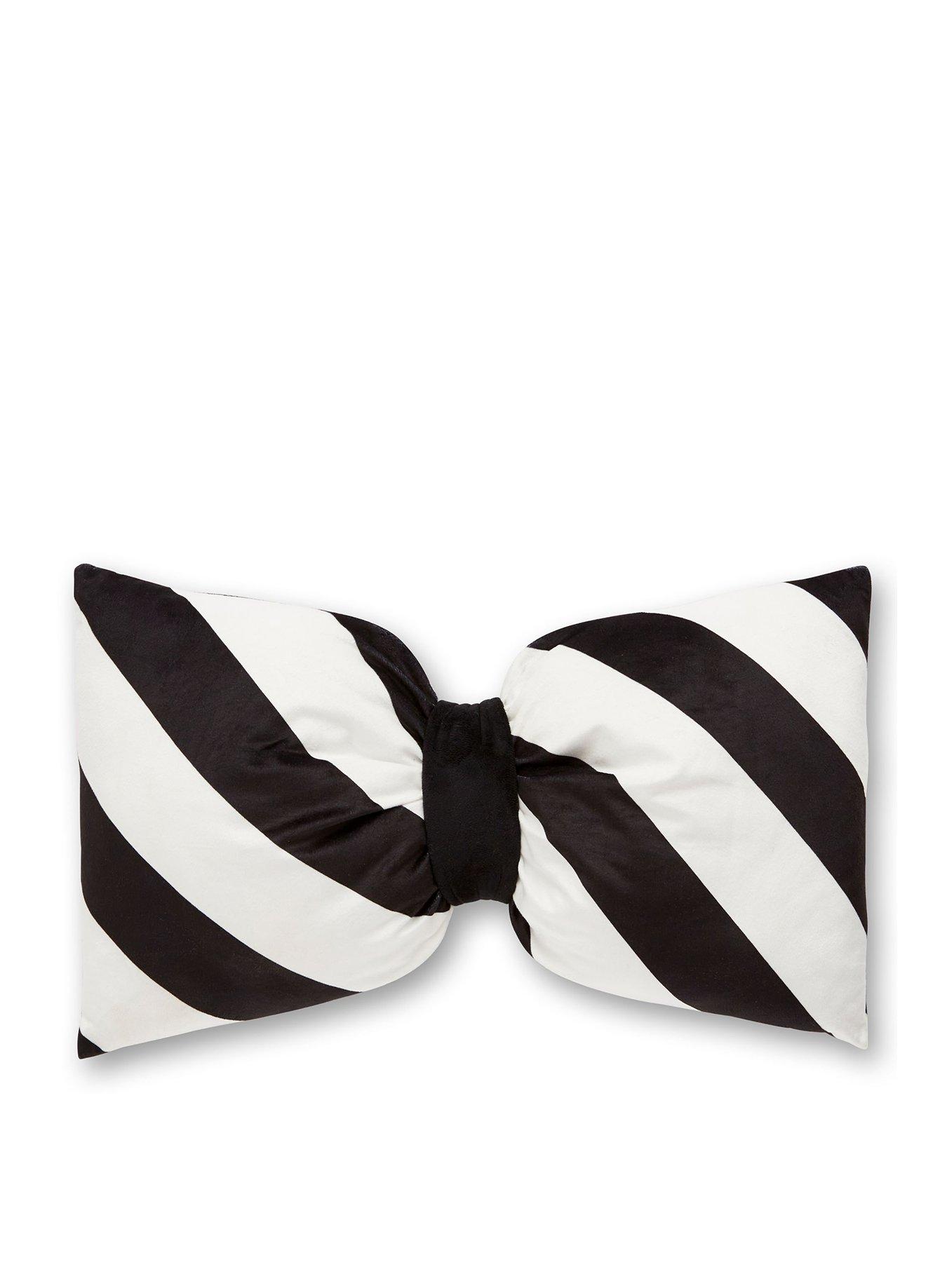 sassy-b-dotty-bows-3d-cushion--blackwhitestillFront