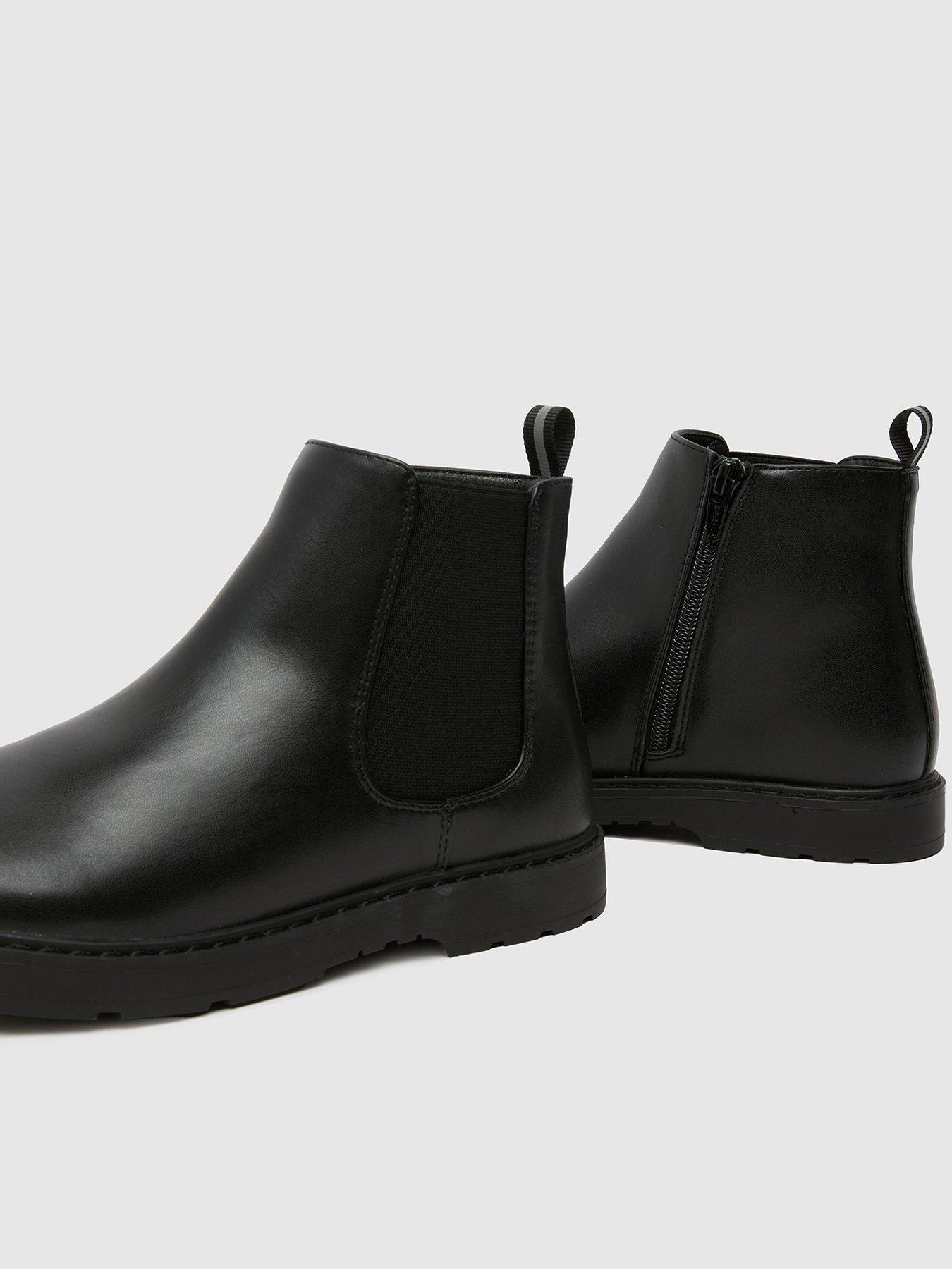 schuh-coolest-chelsea-boot-youth-blackoutfit