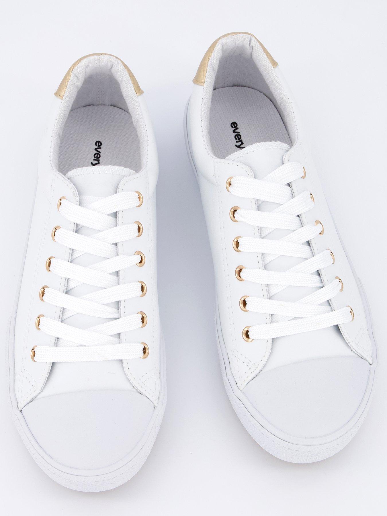 everyday-extra-wide-fit-lace-up-trainer-whiteoutfit