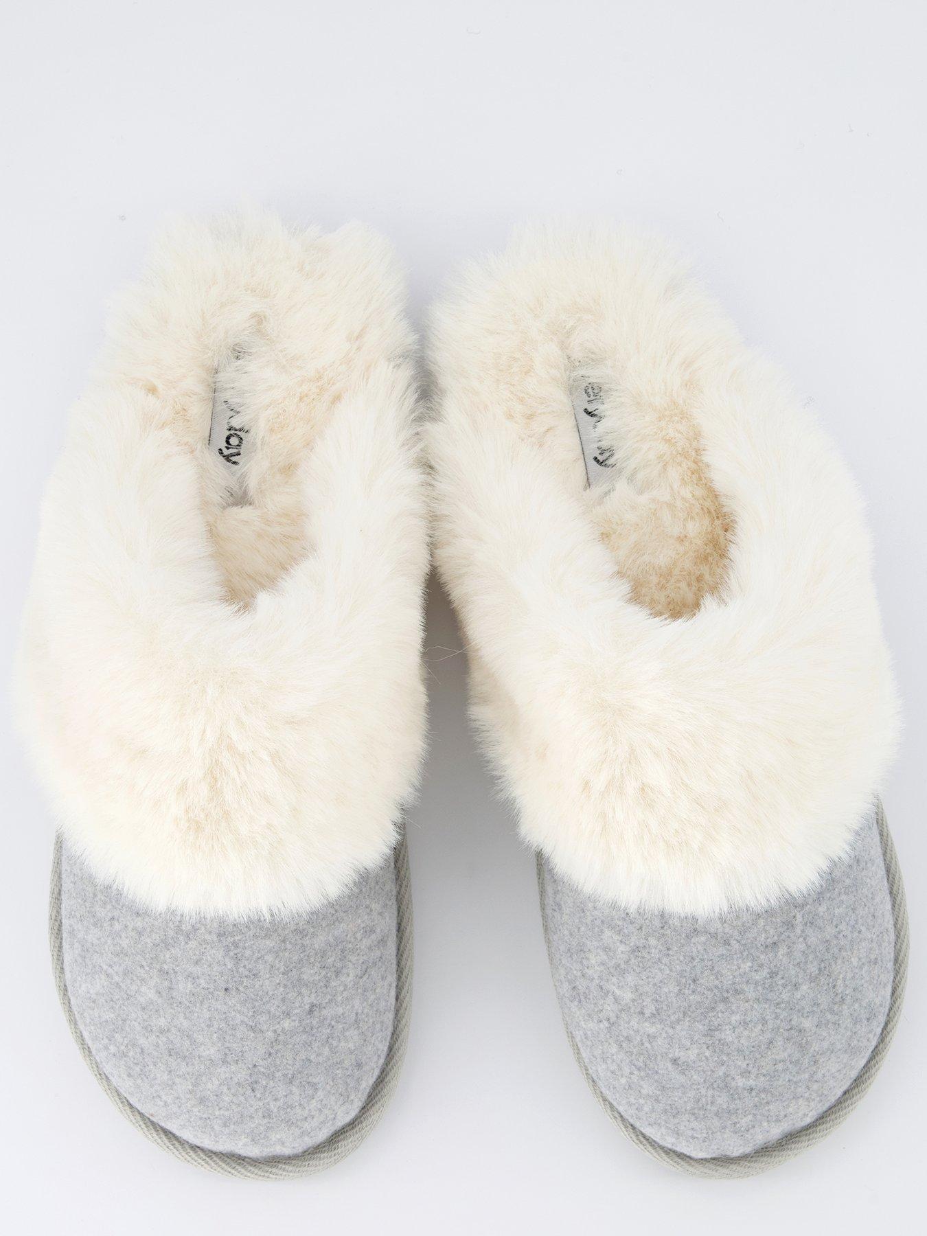 everyday-closed-toe-mule-slipper-greyoutfit