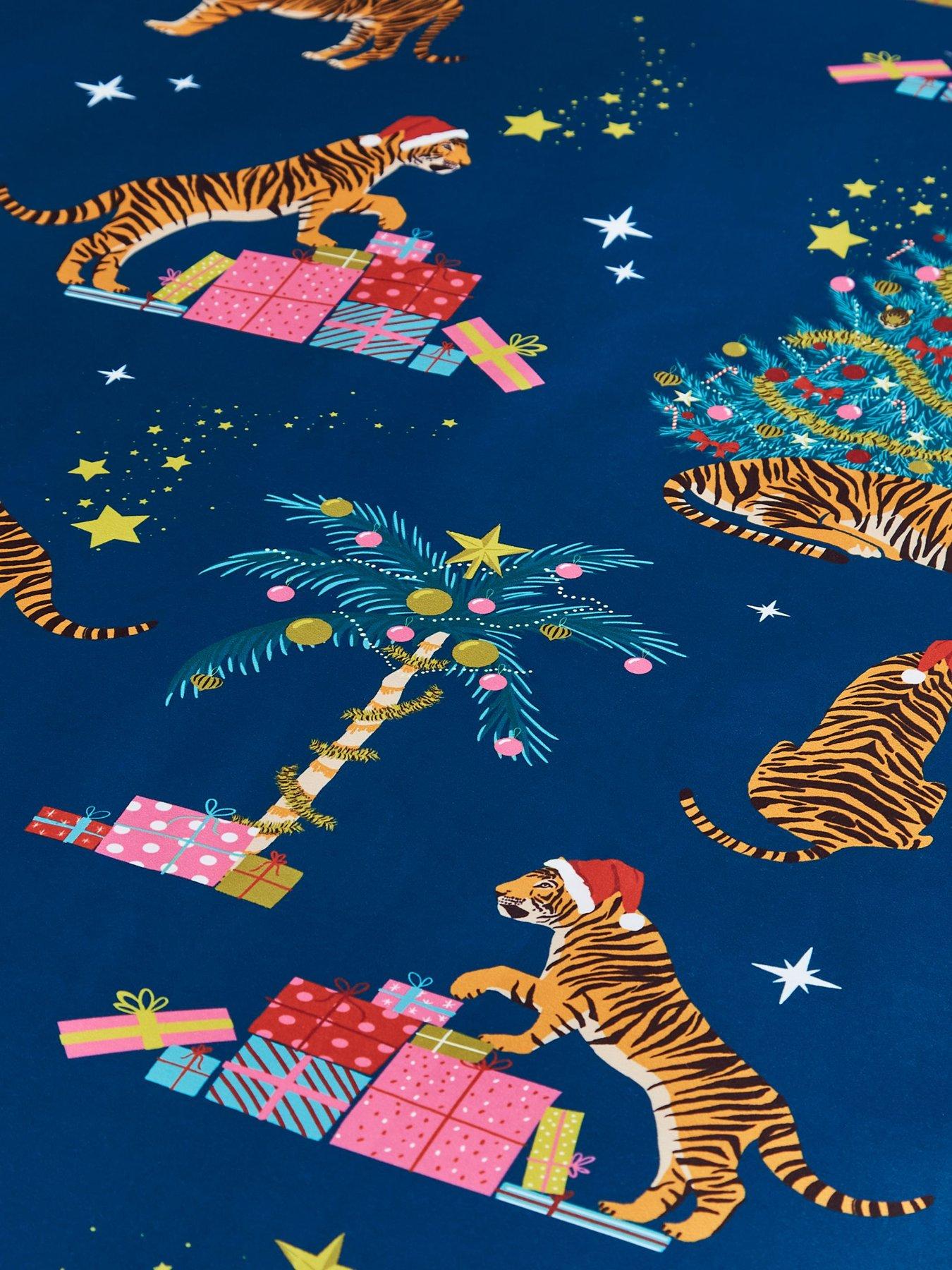 catherine-lansfield-christmas-tiger-duvet-cover-setdetail