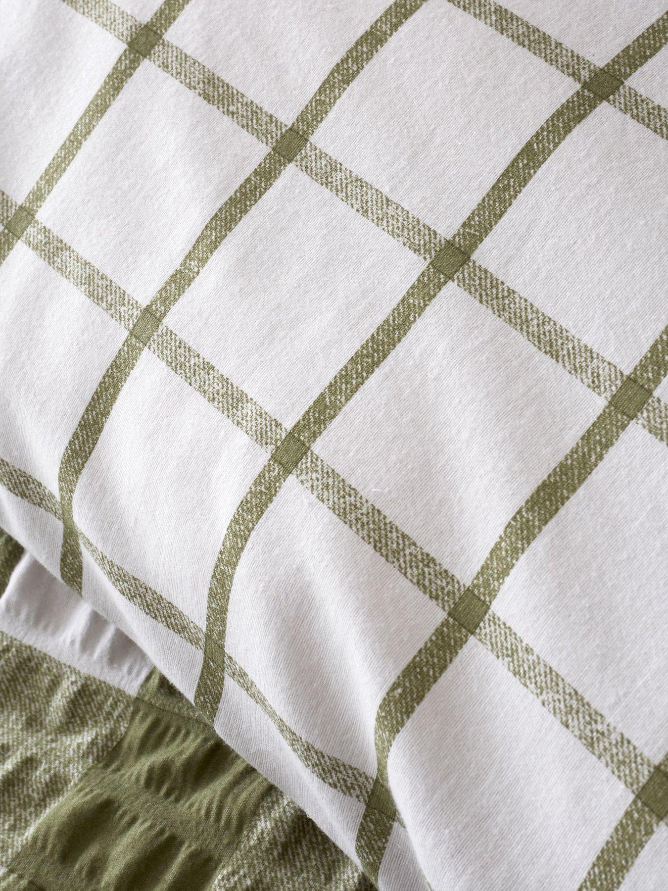 Image 6 of 7 of Catherine Lansfield Brushed Seersucker Gingham Duvet Cover Set