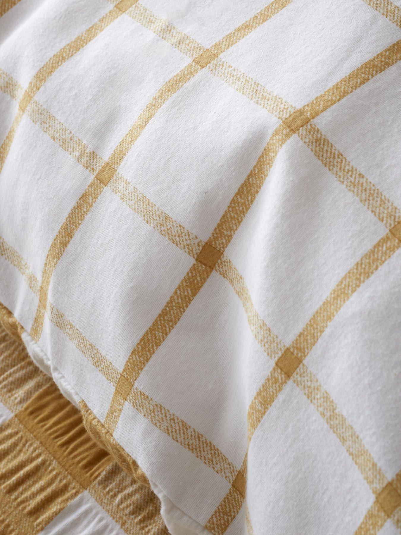 catherine-lansfield-brushed-seersucker-gingham-duvet-cover-setdetail