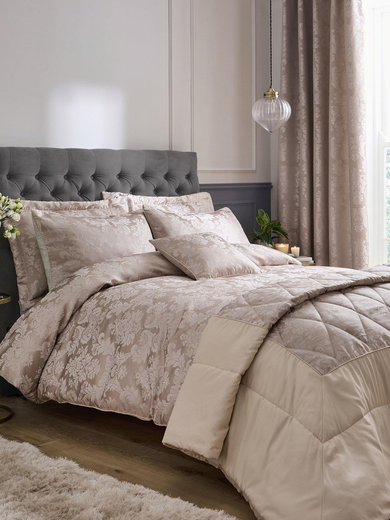 catherine-lansfield-damask-jacquard-duvet-cover-set-champagne